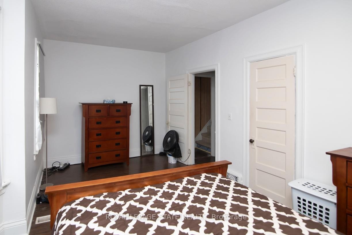 









39


Arthur

Avenue North,
Hamilton,




ON
L8L 6C7

