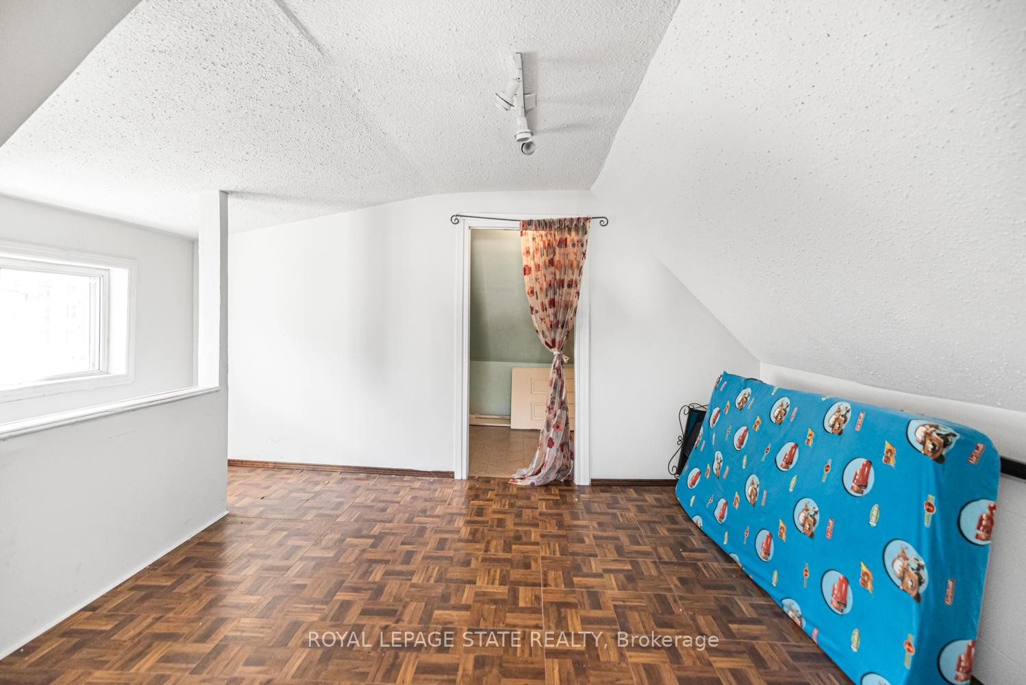 









39


Arthur

Avenue North,
Hamilton,




ON
L8L 6C7


