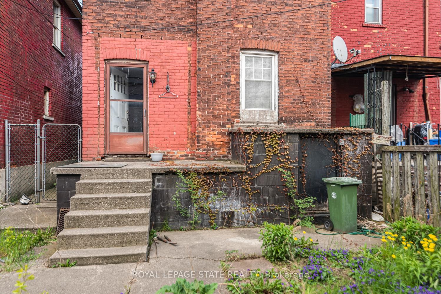 









39


Arthur

Avenue North,
Hamilton,




ON
L8L 6C7

