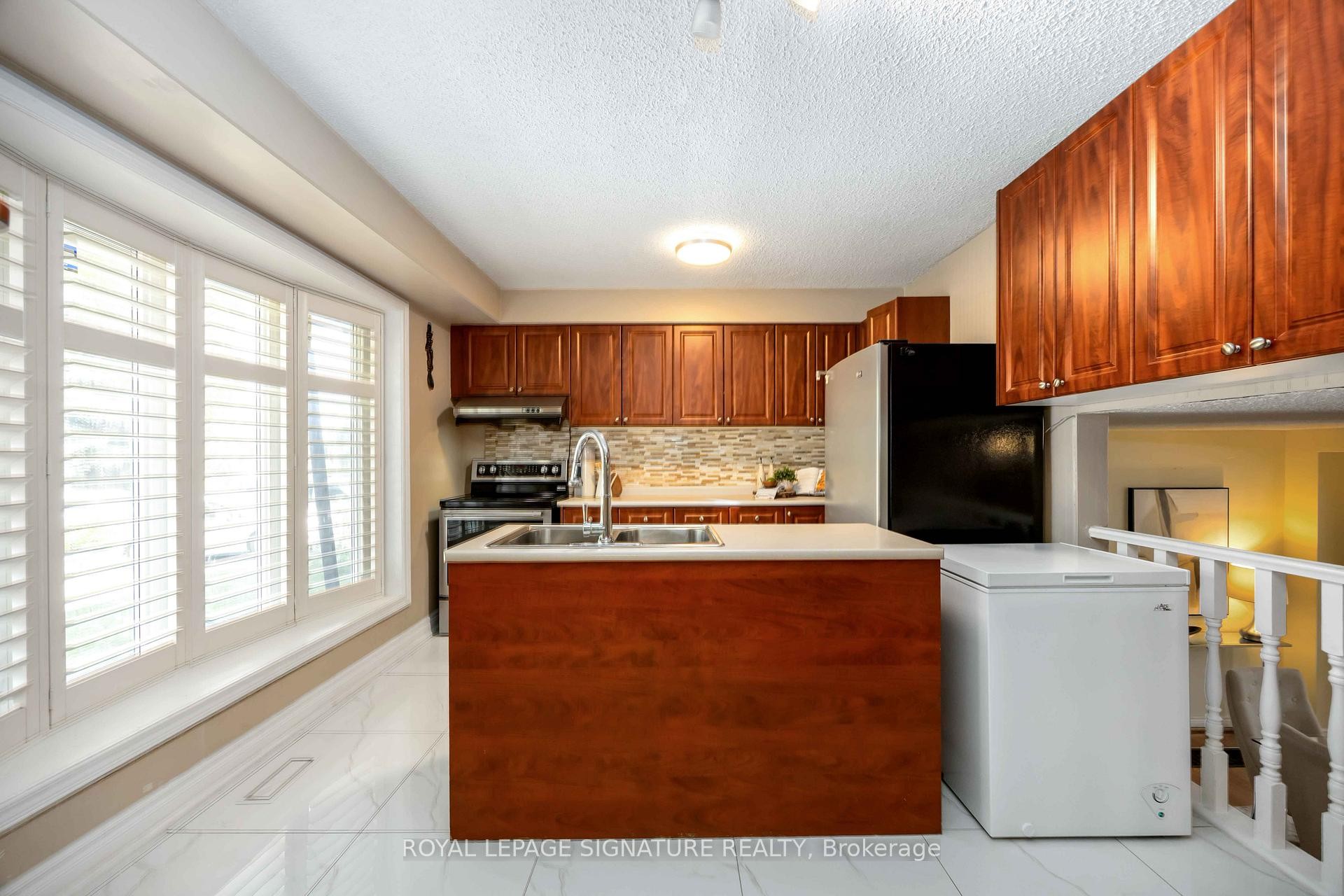 









104


Billington

Crescent,
Toronto,




ON
M3A 2G6

