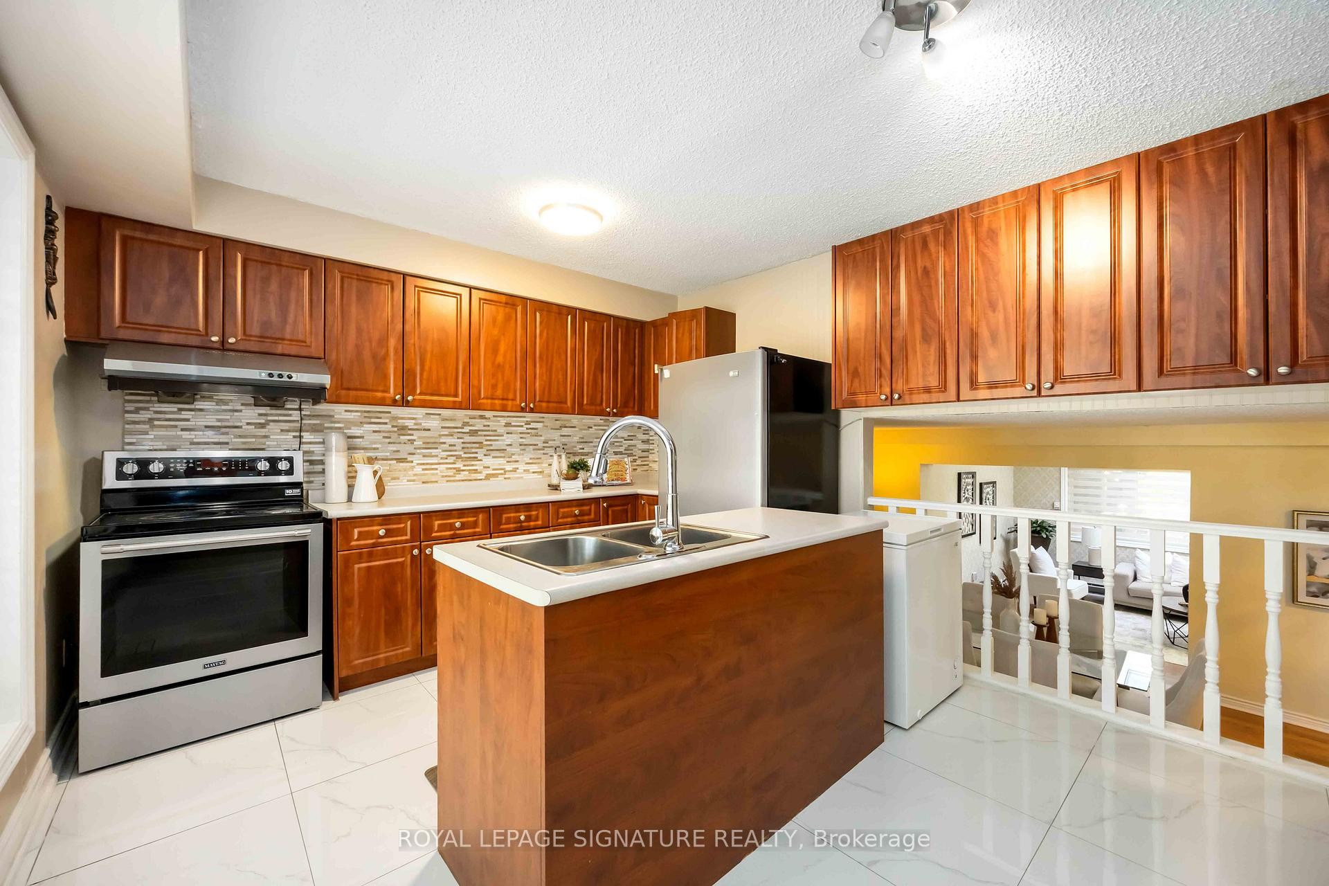 









104


Billington

Crescent,
Toronto,




ON
M3A 2G6

