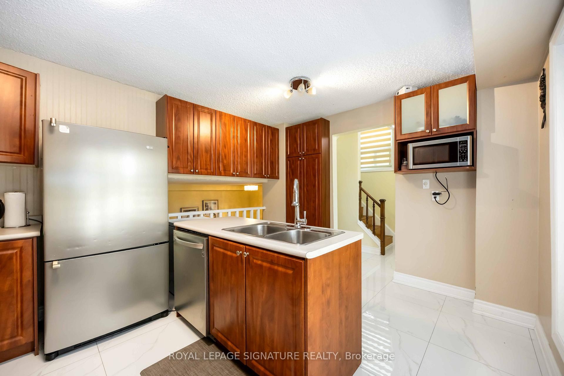 









104


Billington

Crescent,
Toronto,




ON
M3A 2G6

