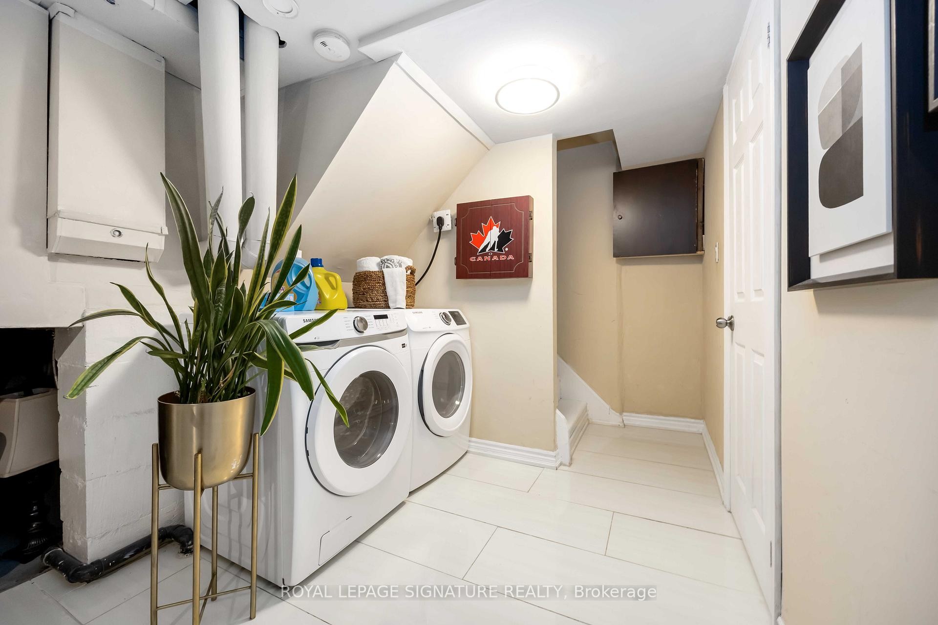 









104


Billington

Crescent,
Toronto,




ON
M3A 2G6

