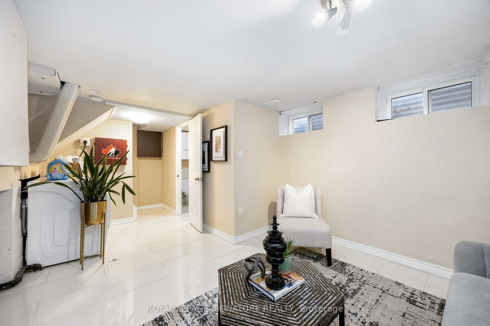 









104


Billington

Crescent,
Toronto,




ON
M3A 2G6


