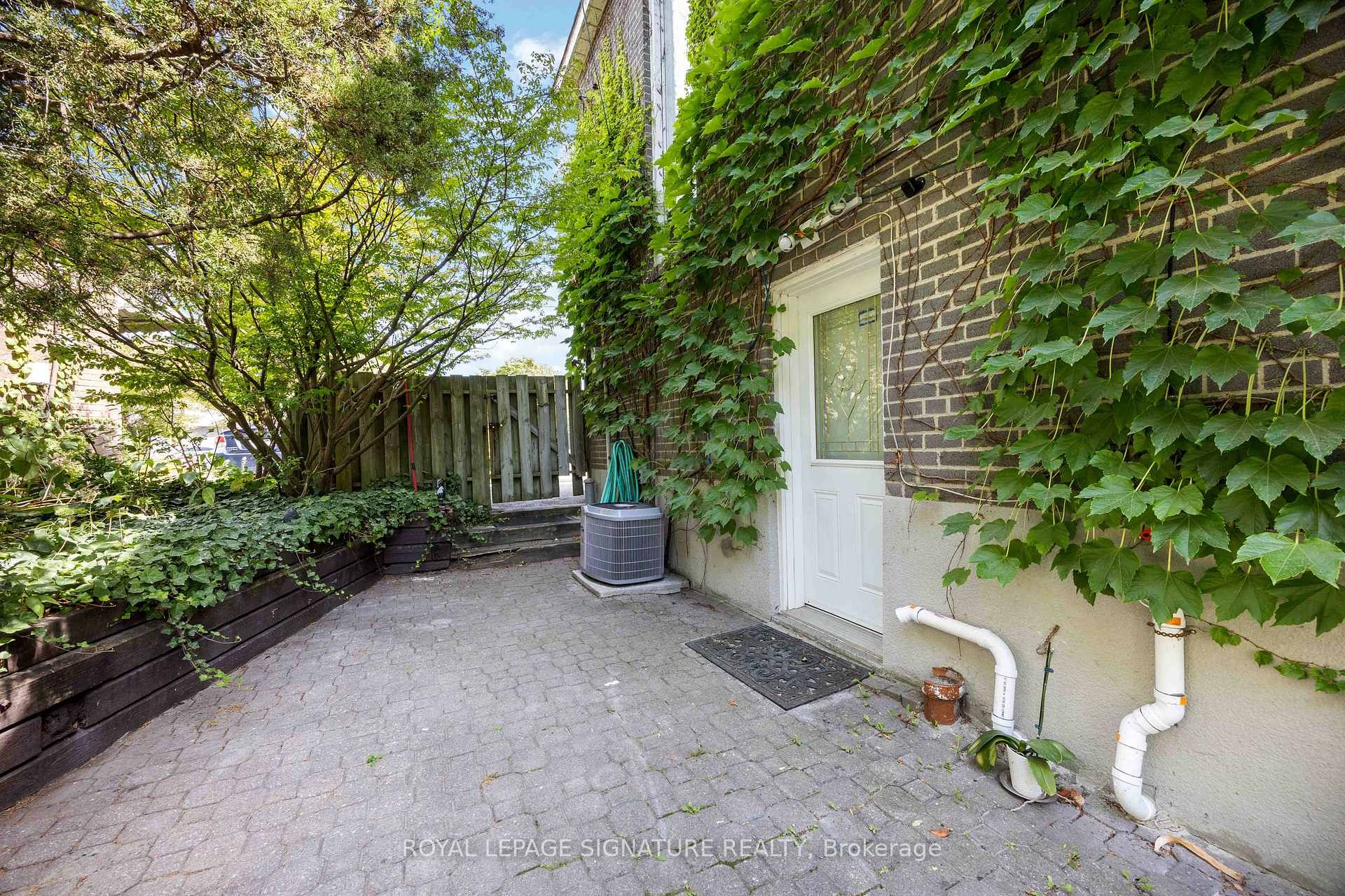 









104


Billington

Crescent,
Toronto,




ON
M3A 2G6

