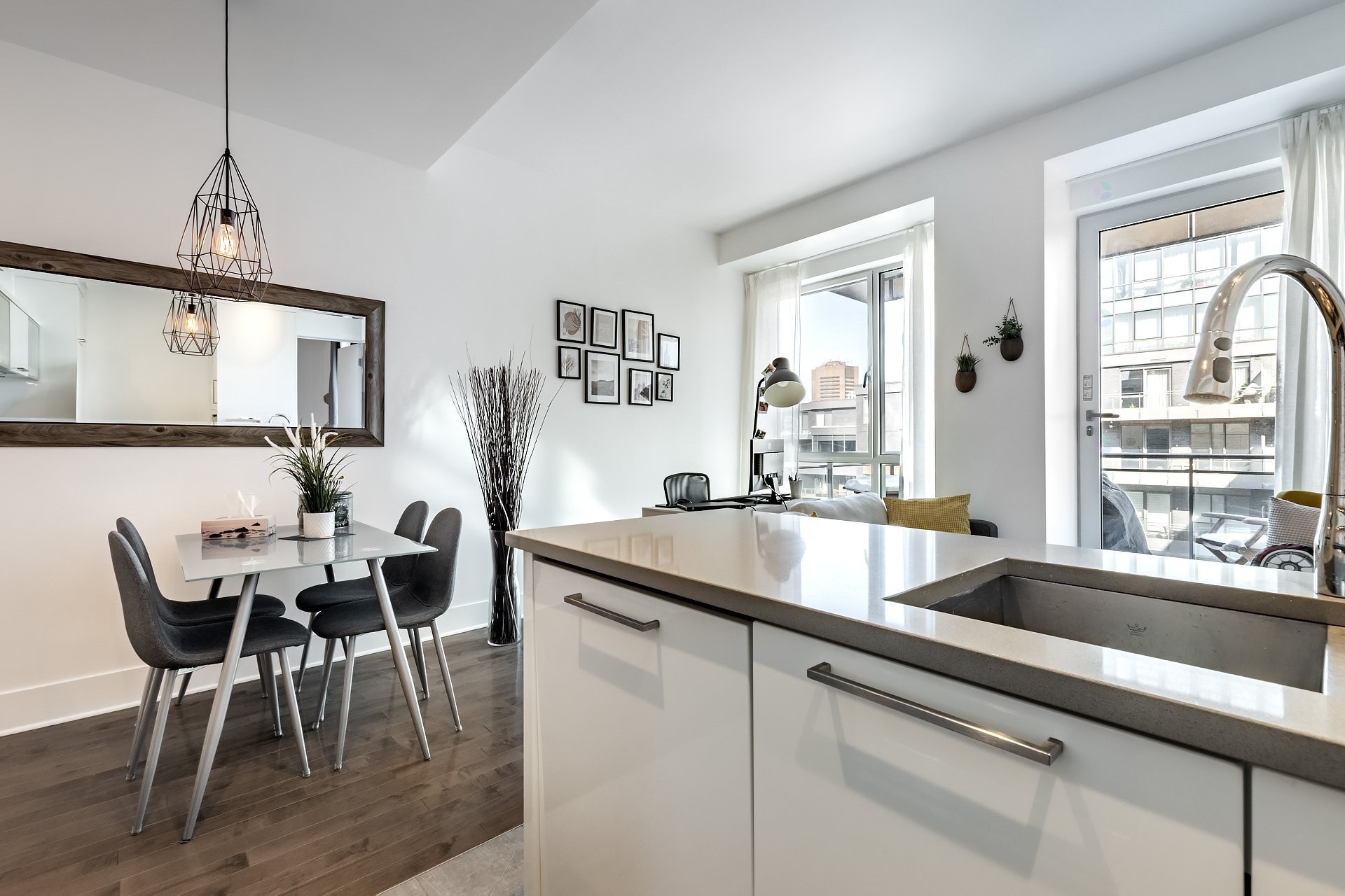 









901


Rue de la Commune E.

, 804,
Montréal (Ville-Marie),




QC
H2L0E2

