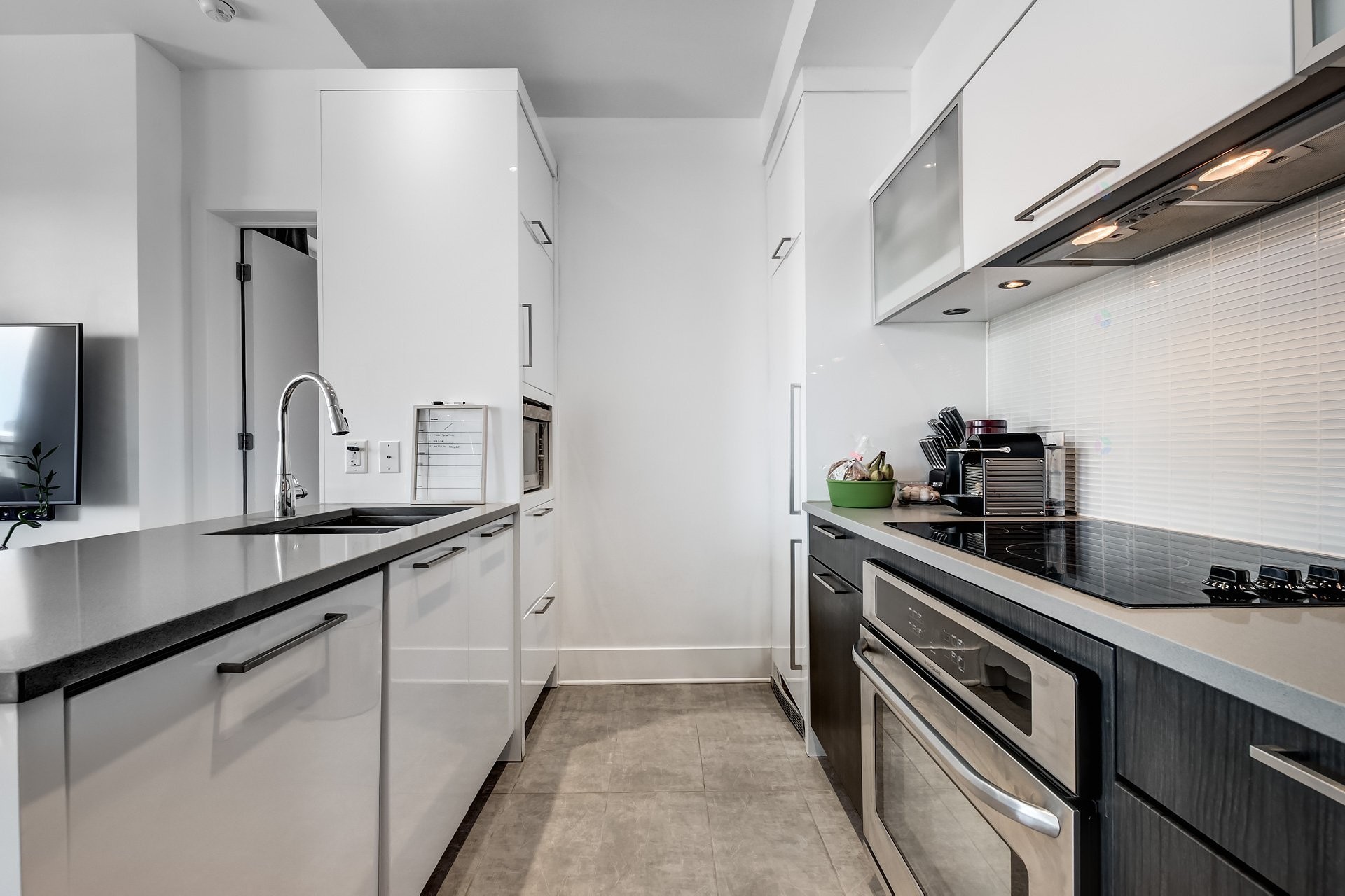 









901


Rue de la Commune E.

, 804,
Montréal (Ville-Marie),




QC
H2L0E2

