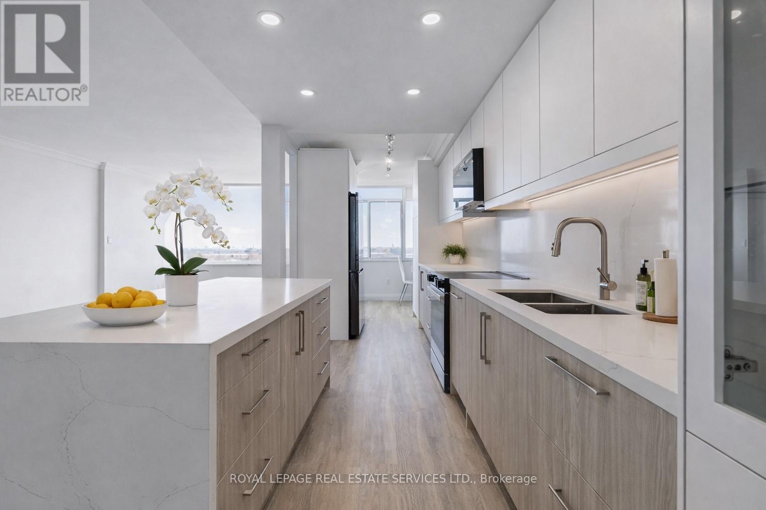 












706 - 3000 BATHURST STREET

,
Toronto,




Ontario
M6B3B4

