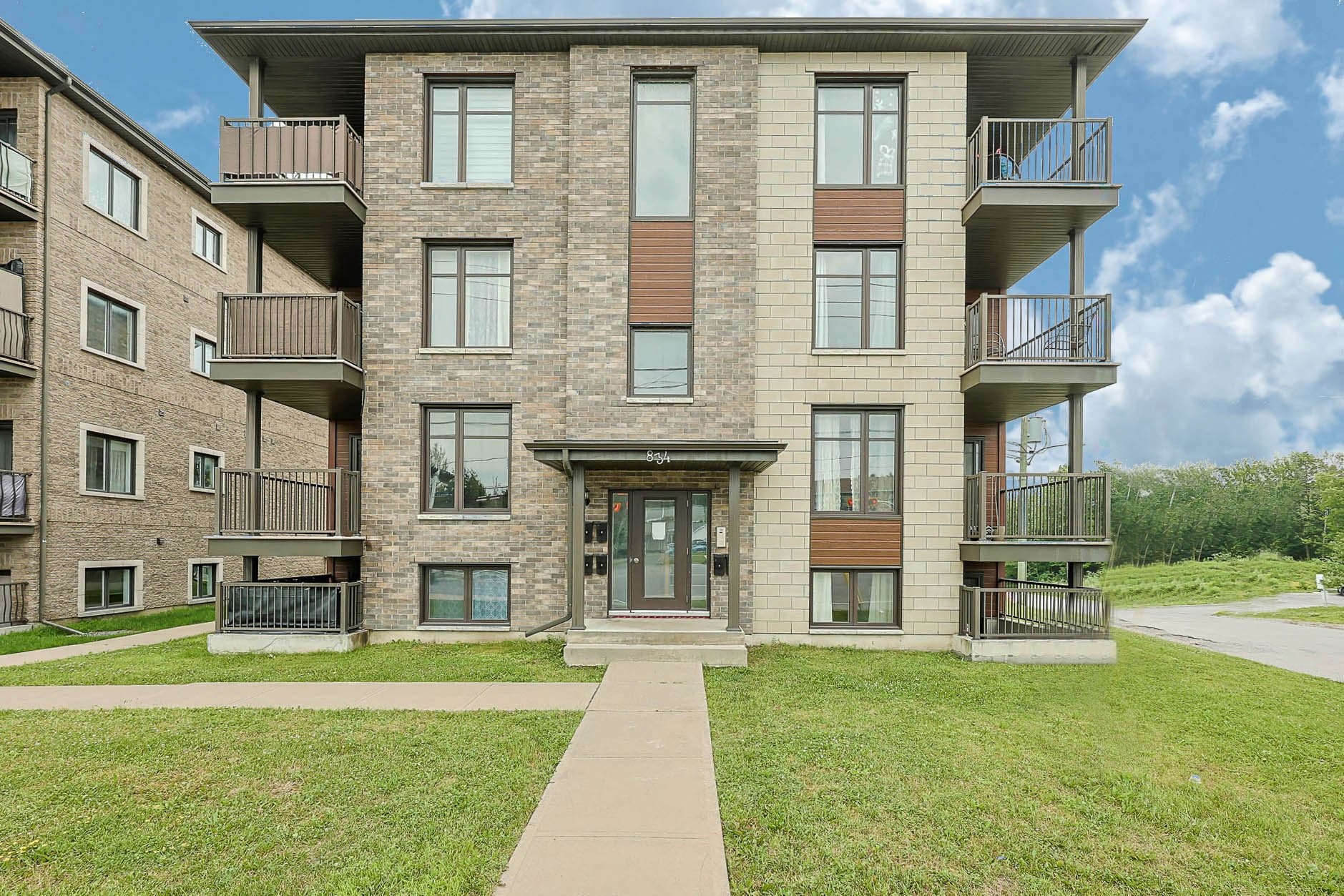 









834


Boul. Maloney E.

,
Gatineau (Gatineau),




QC
J8P1H1

