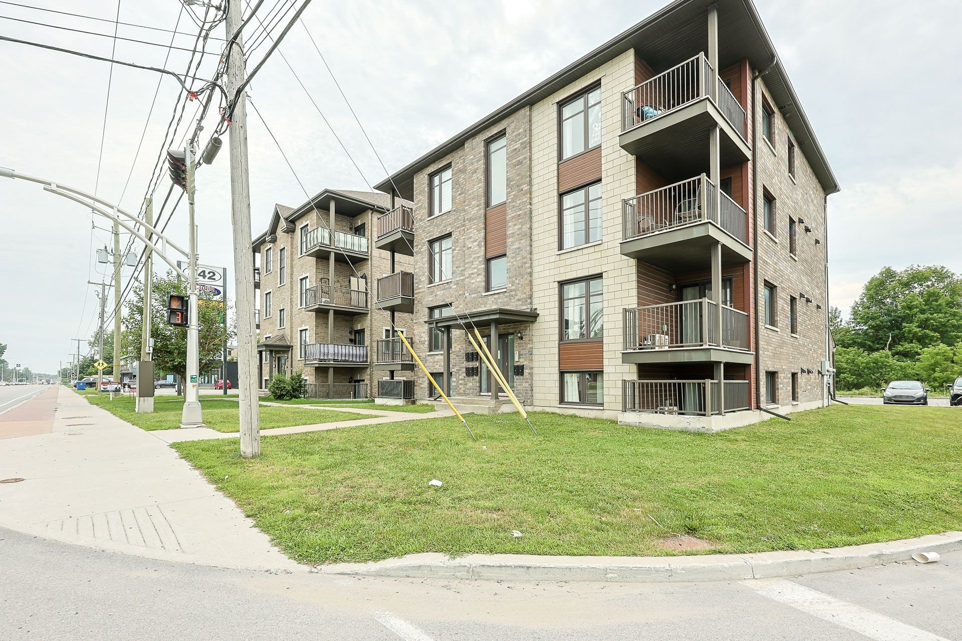 









834


Boul. Maloney E.

,
Gatineau (Gatineau),




QC
J8P1H1

