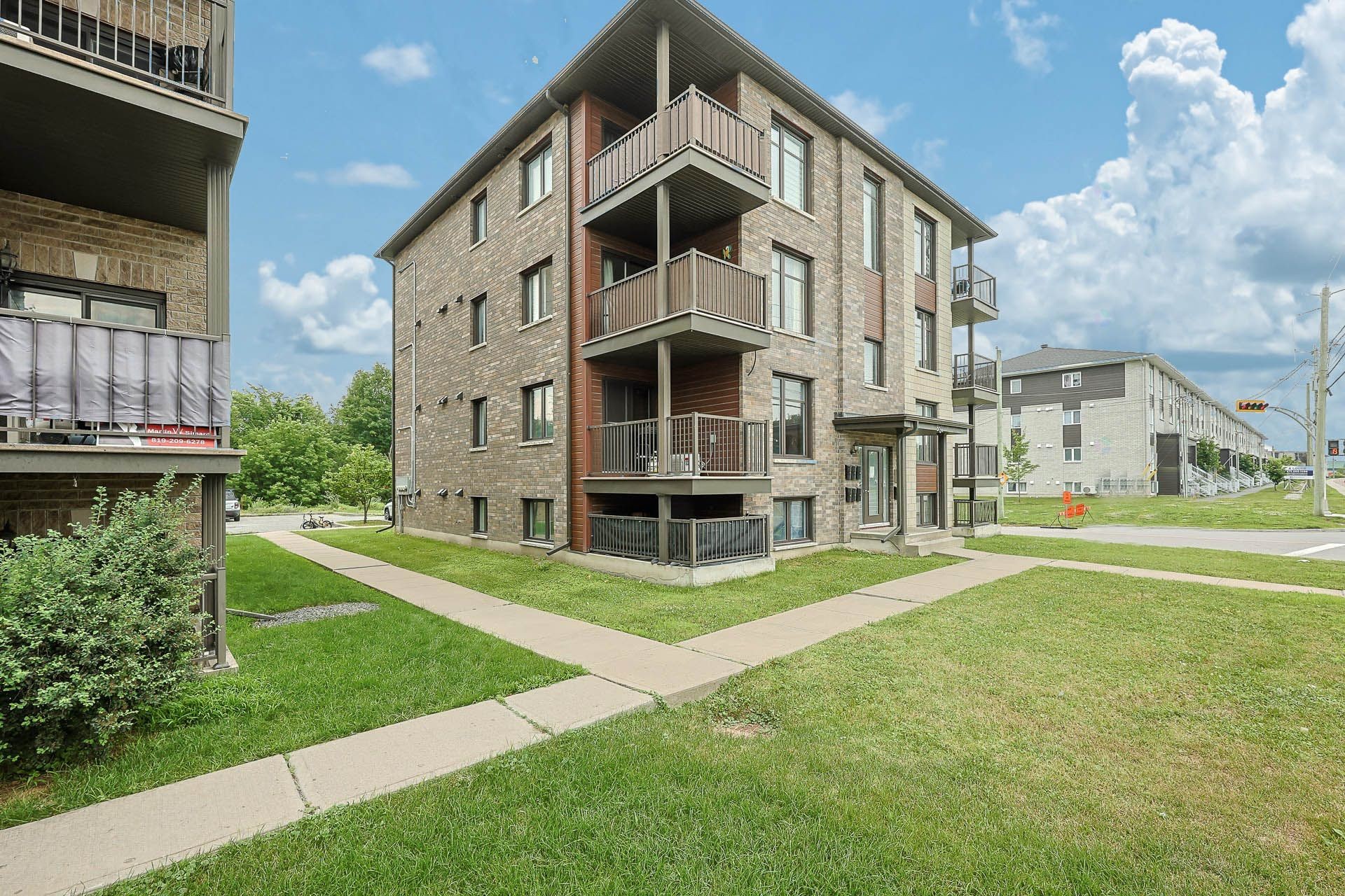 









834


Boul. Maloney E.

,
Gatineau (Gatineau),




QC
J8P1H1

