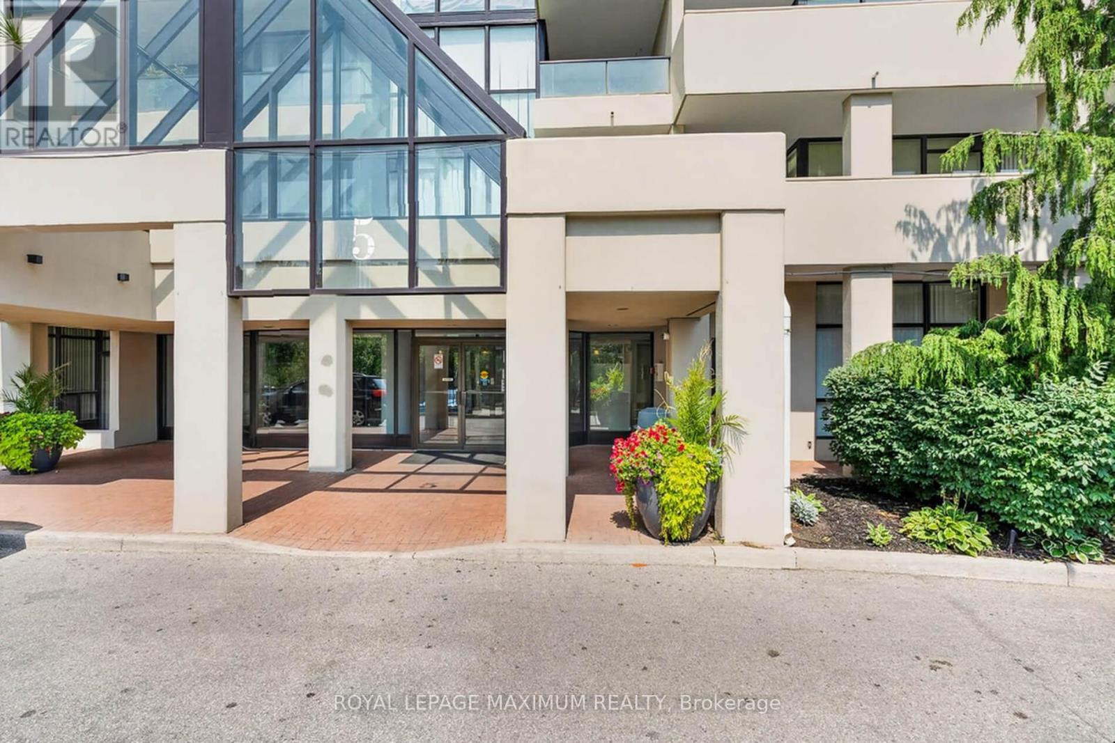 












717 - 5 ROWNTREE ROAD

,
Toronto,




Ontario
M9V5G9

