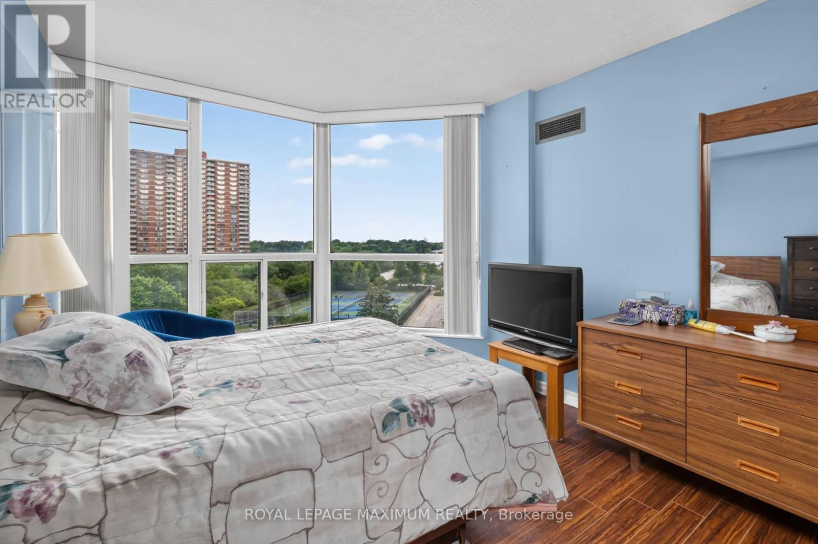 












717 - 5 ROWNTREE ROAD

,
Toronto,




Ontario
M9V5G9

