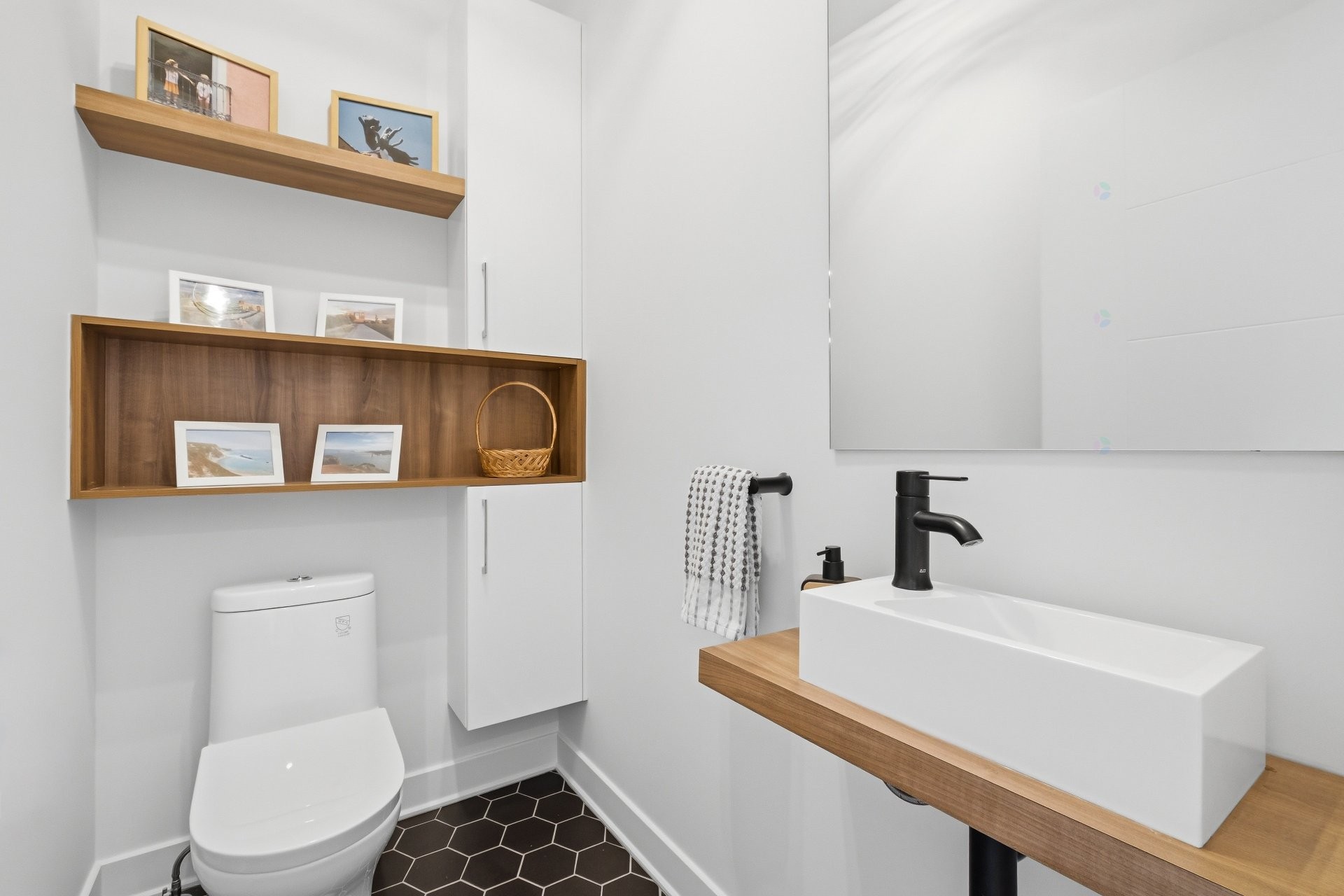 









1220


Rue De Condé

, 102,
Montréal (Le Sud-Ouest),




QC
H3K2E6


