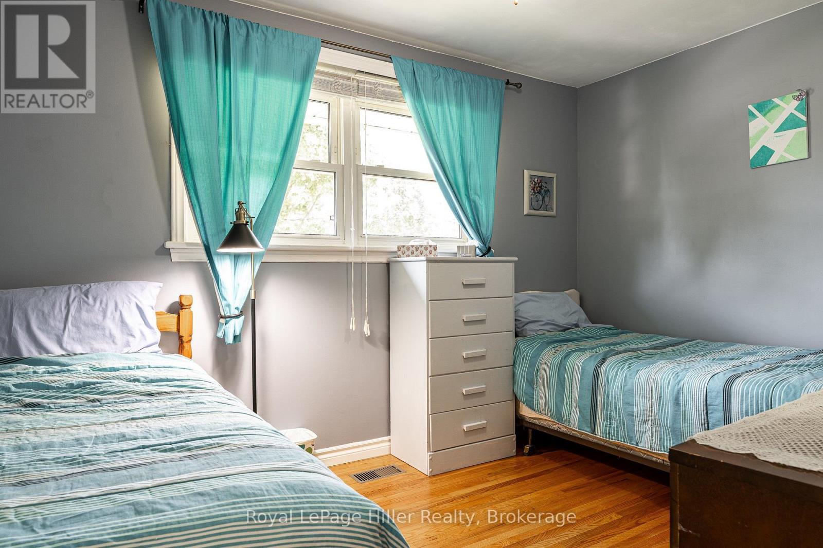 












185 STRACHAN STREET

,
Stratford,




Ontario
N5A2B4

