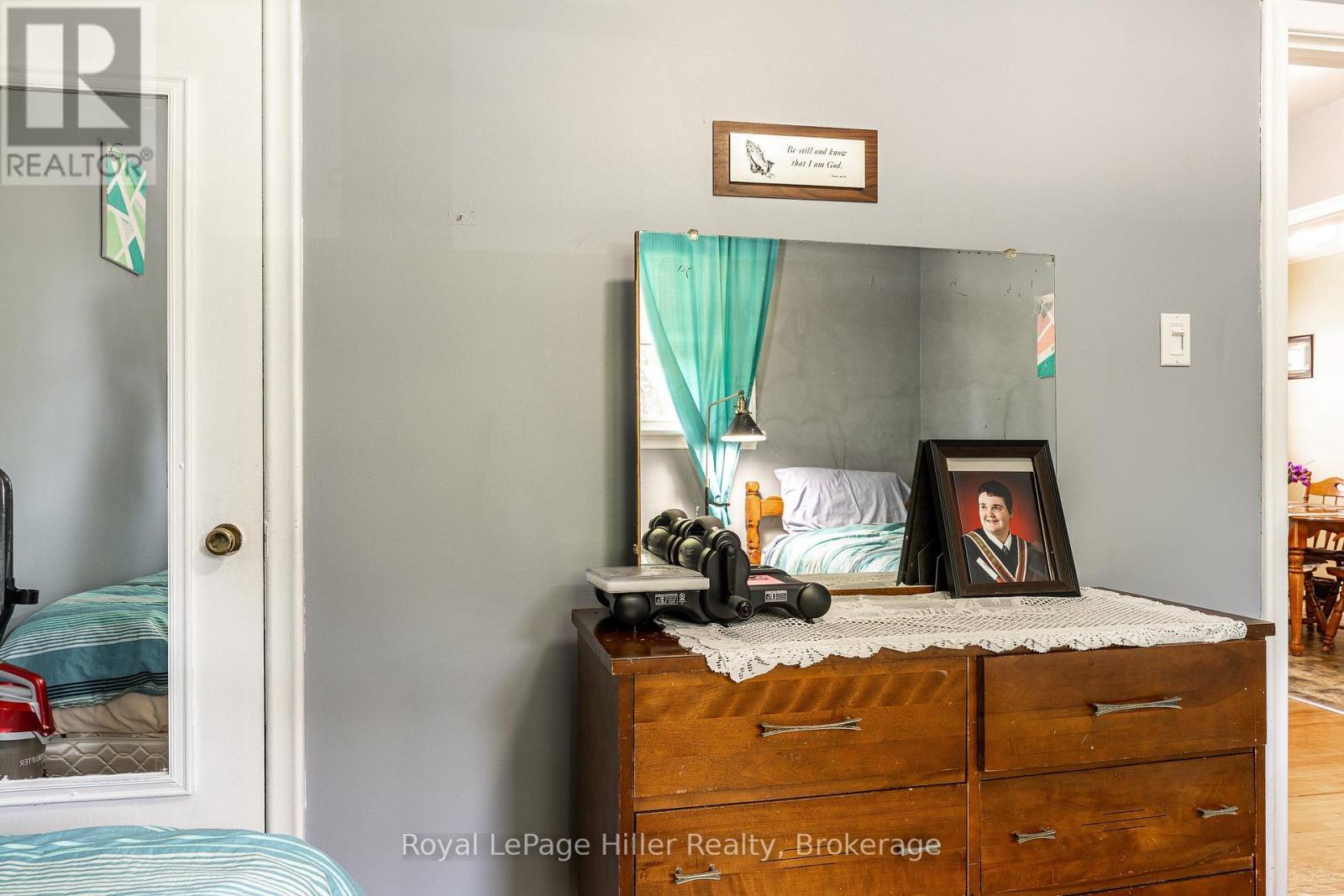 












185 STRACHAN STREET

,
Stratford,




Ontario
N5A2B4

