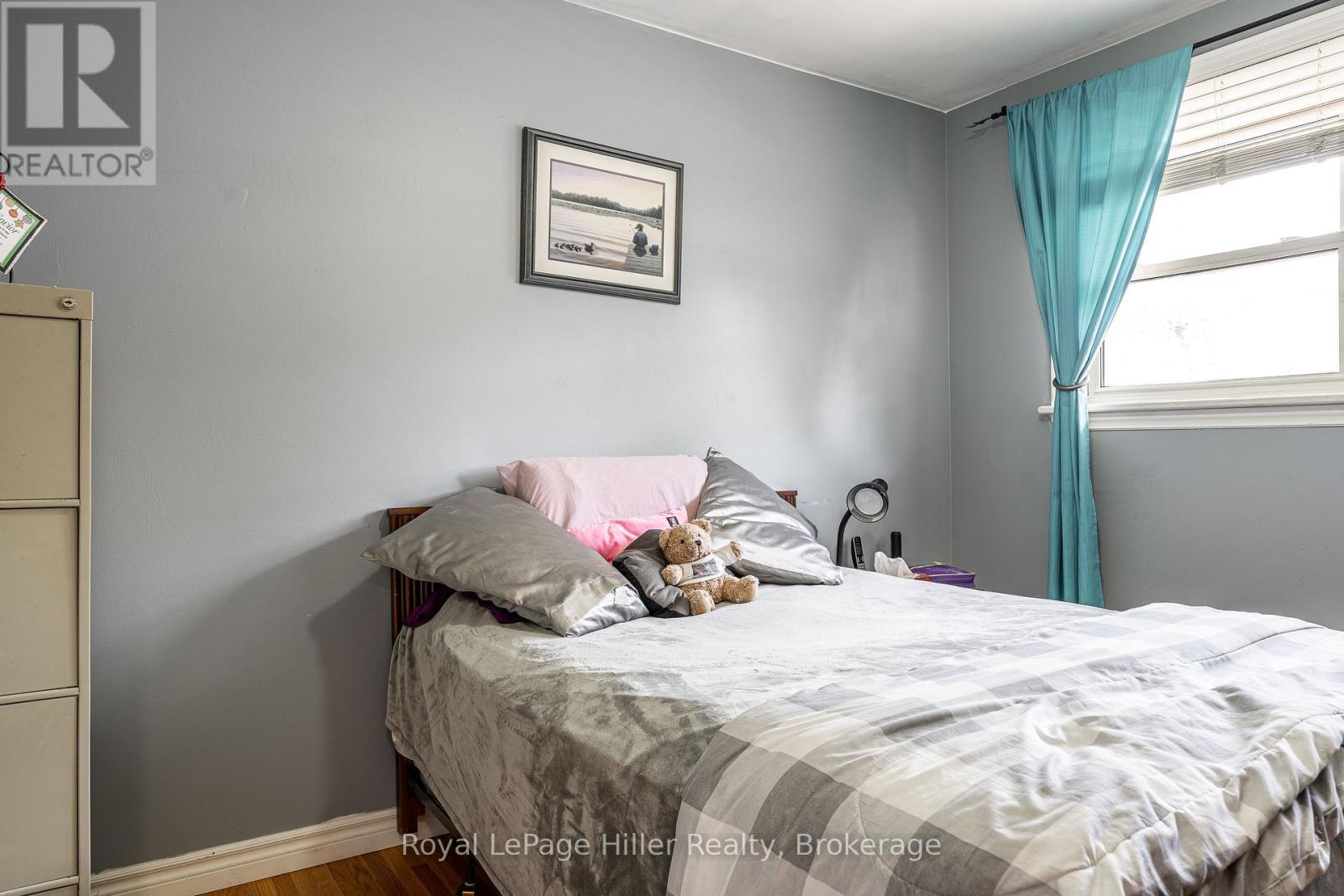 












185 STRACHAN STREET

,
Stratford,




Ontario
N5A2B4

