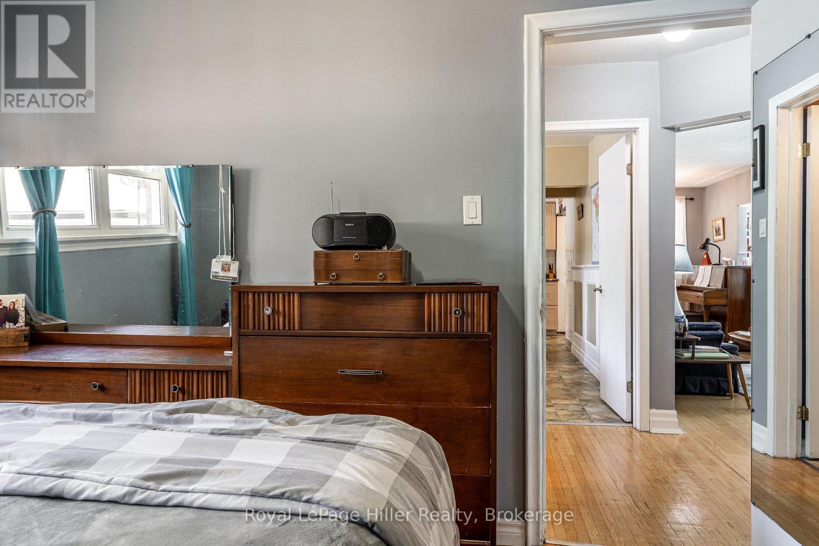 












185 STRACHAN STREET

,
Stratford,




Ontario
N5A2B4

