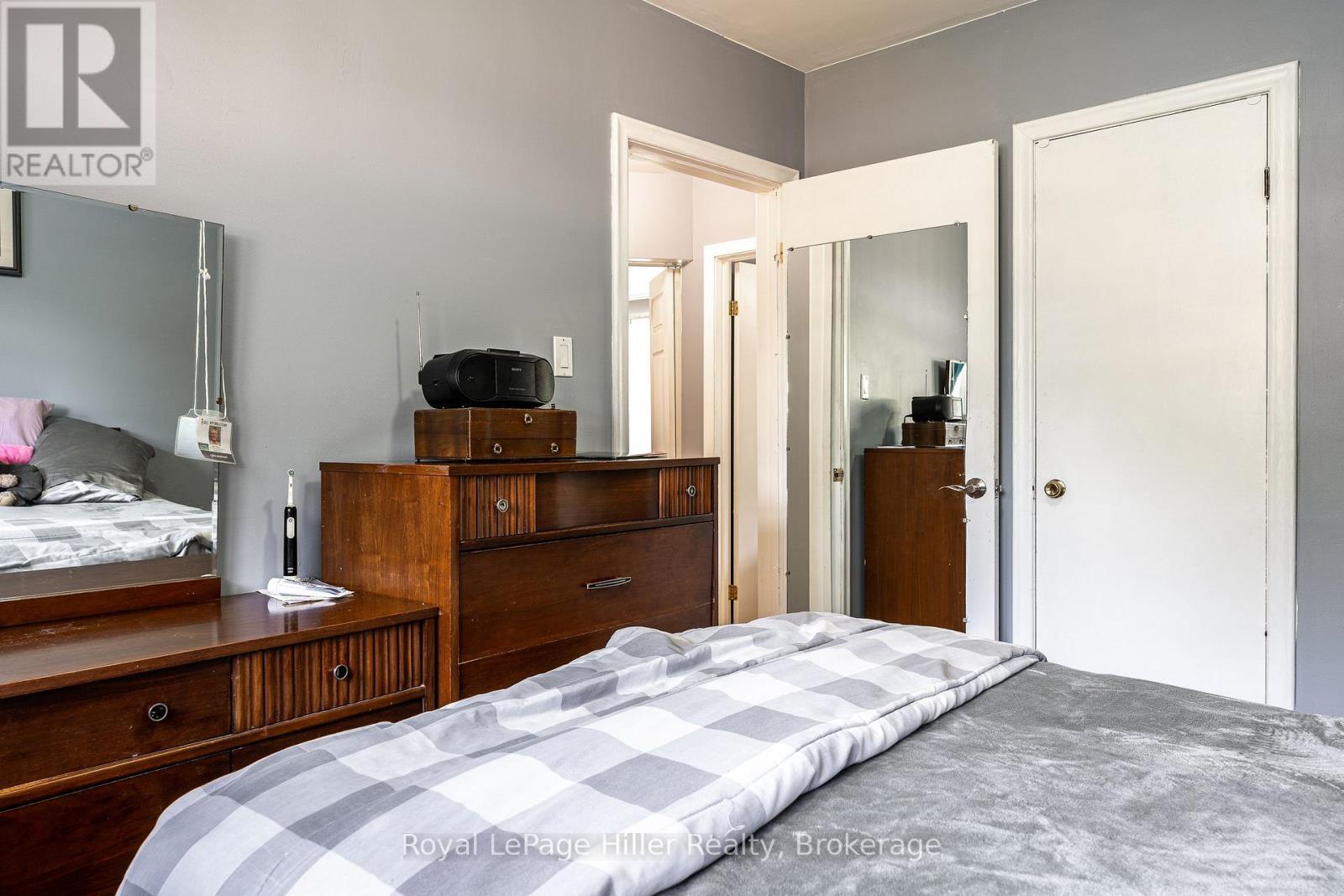 












185 STRACHAN STREET

,
Stratford,




Ontario
N5A2B4

