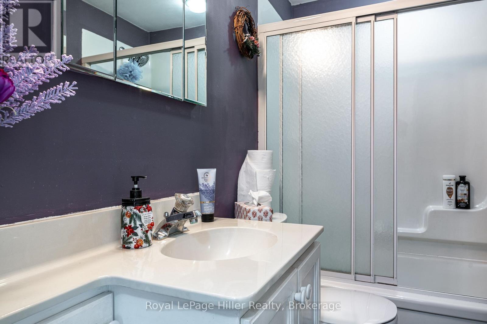 












185 STRACHAN STREET

,
Stratford,




Ontario
N5A2B4

