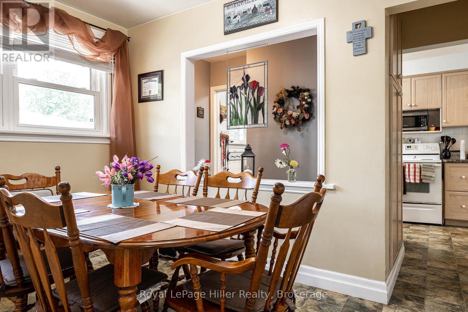 












185 STRACHAN STREET

,
Stratford,




Ontario
N5A2B4

