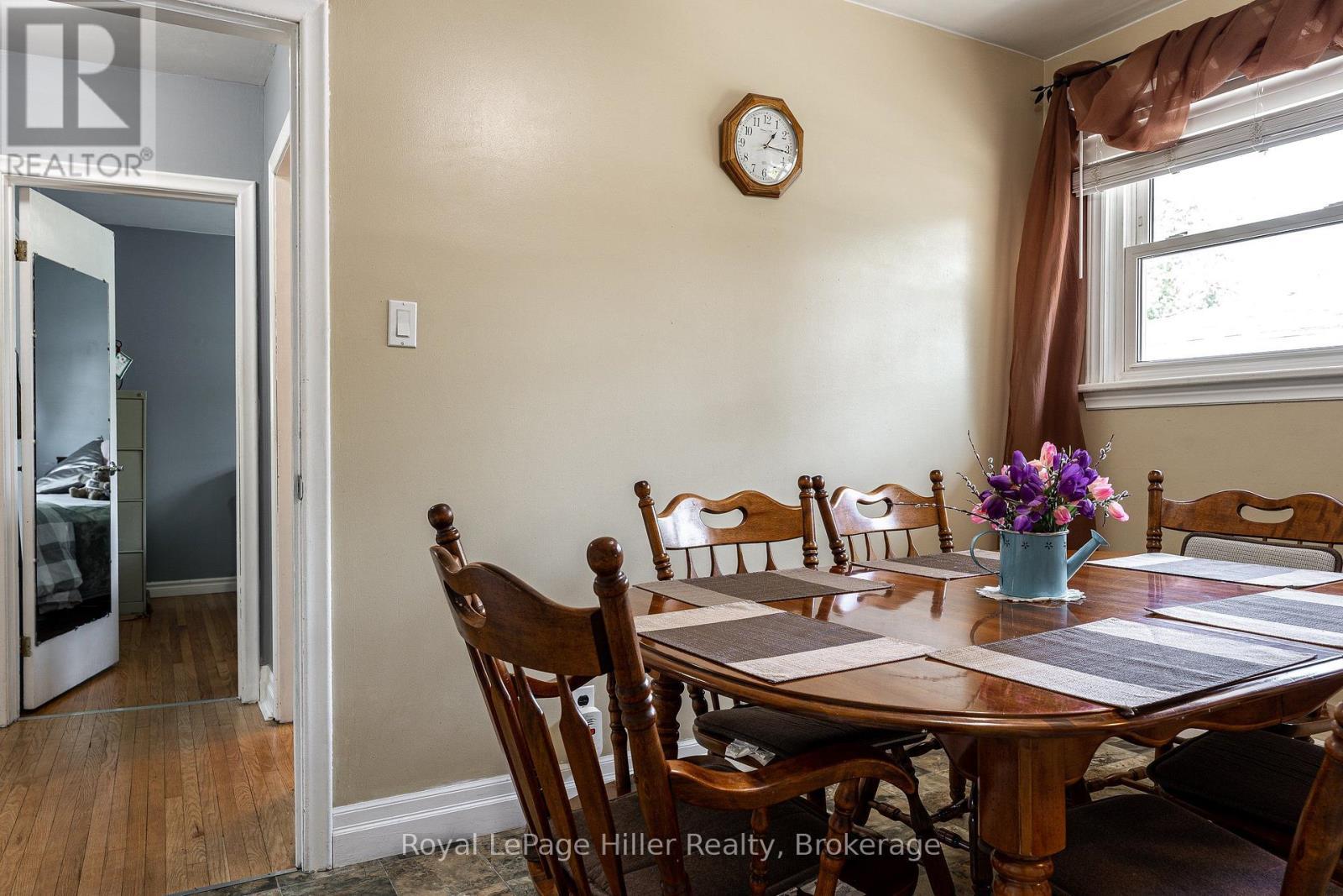 












185 STRACHAN STREET

,
Stratford,




Ontario
N5A2B4

