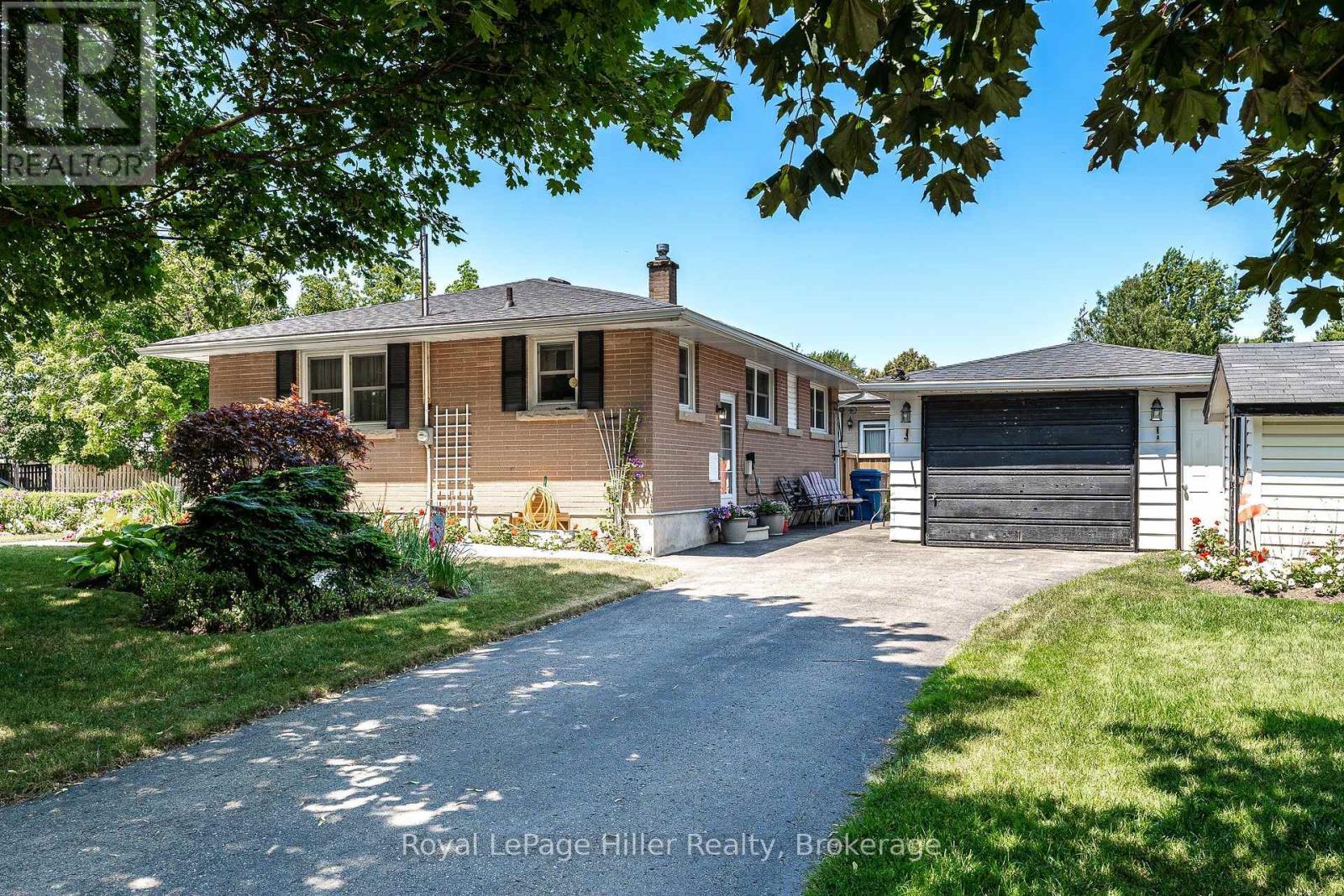 












185 STRACHAN STREET

,
Stratford,




Ontario
N5A2B4

