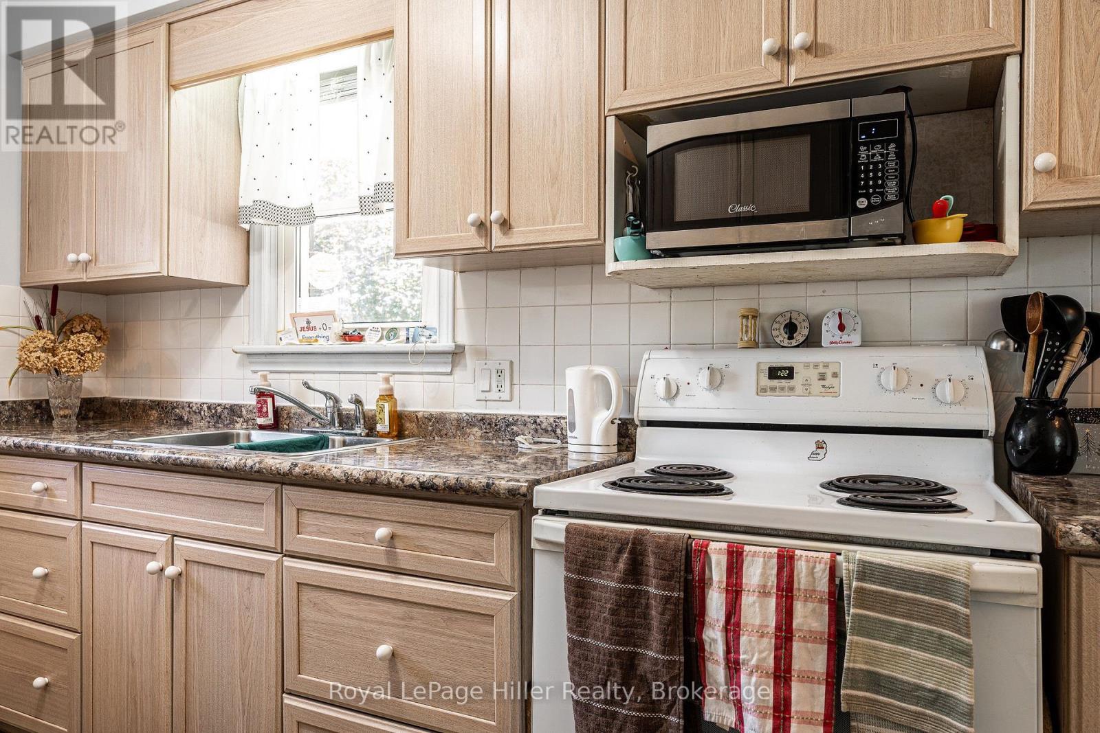 












185 STRACHAN STREET

,
Stratford,




Ontario
N5A2B4

