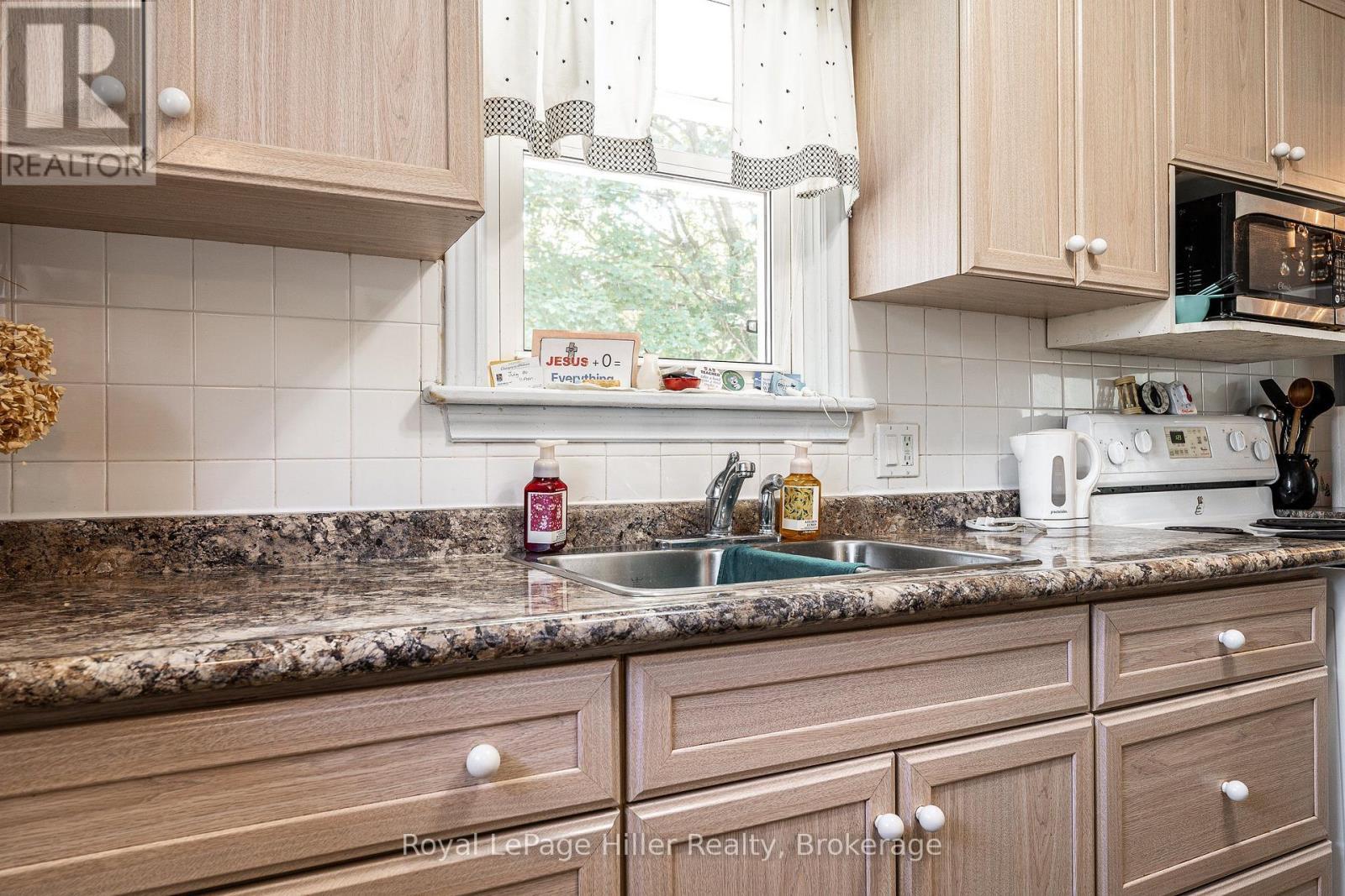 












185 STRACHAN STREET

,
Stratford,




Ontario
N5A2B4

