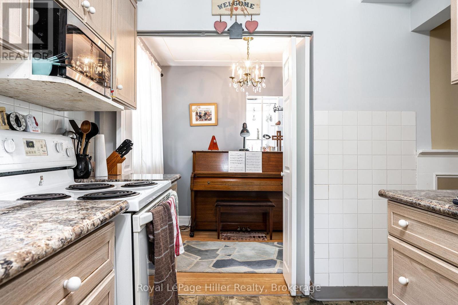 












185 STRACHAN STREET

,
Stratford,




Ontario
N5A2B4

