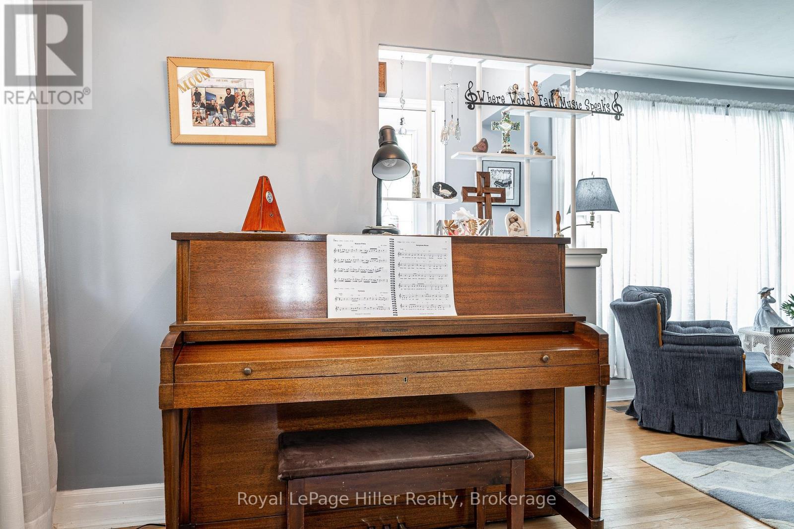 












185 STRACHAN STREET

,
Stratford,




Ontario
N5A2B4

