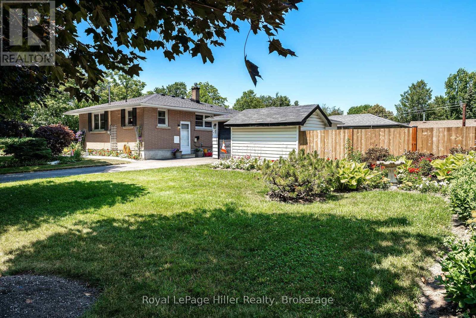 












185 STRACHAN STREET

,
Stratford,




Ontario
N5A2B4

