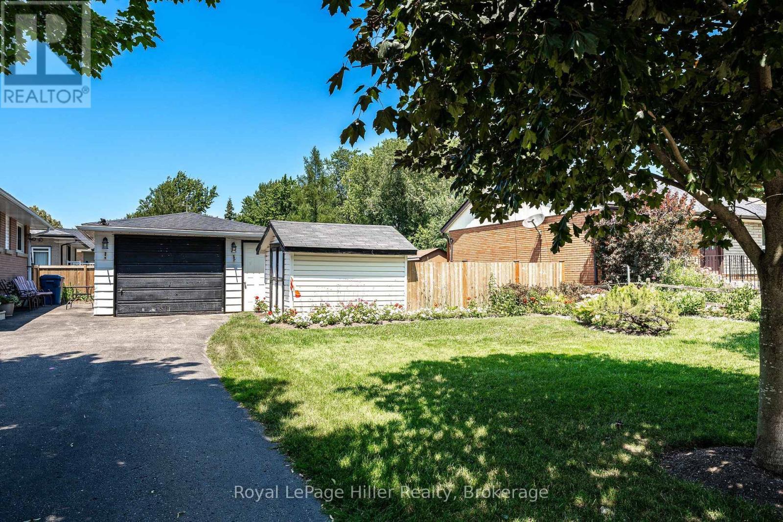 












185 STRACHAN STREET

,
Stratford,




Ontario
N5A2B4

