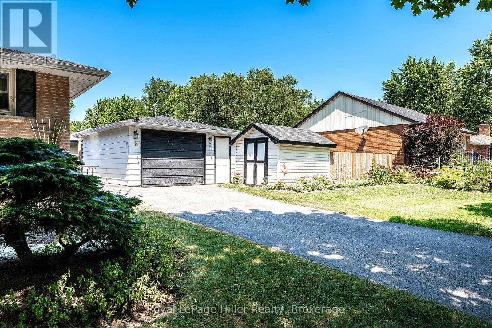 












185 STRACHAN STREET

,
Stratford,




Ontario
N5A2B4

