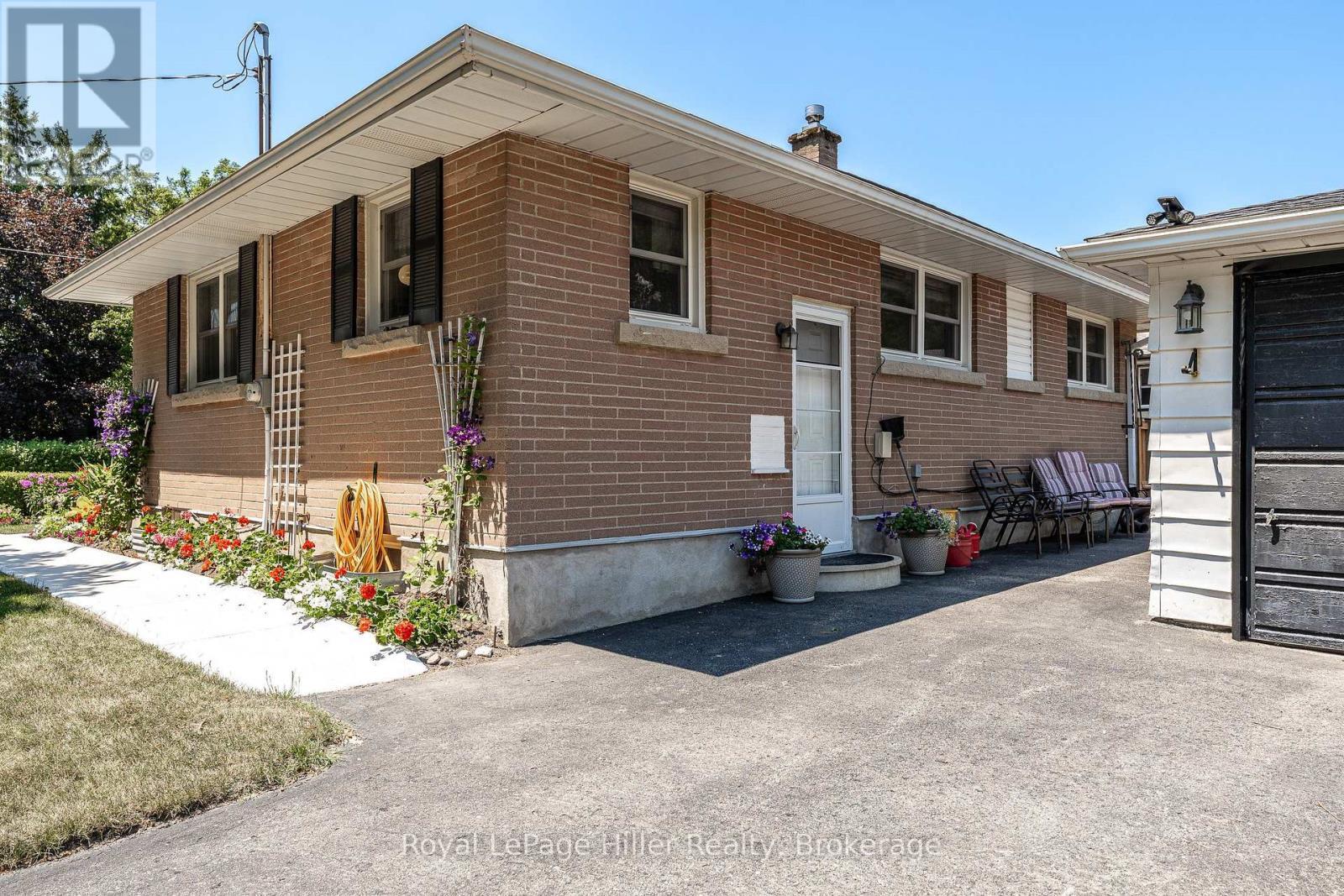












185 STRACHAN STREET

,
Stratford,




Ontario
N5A2B4

