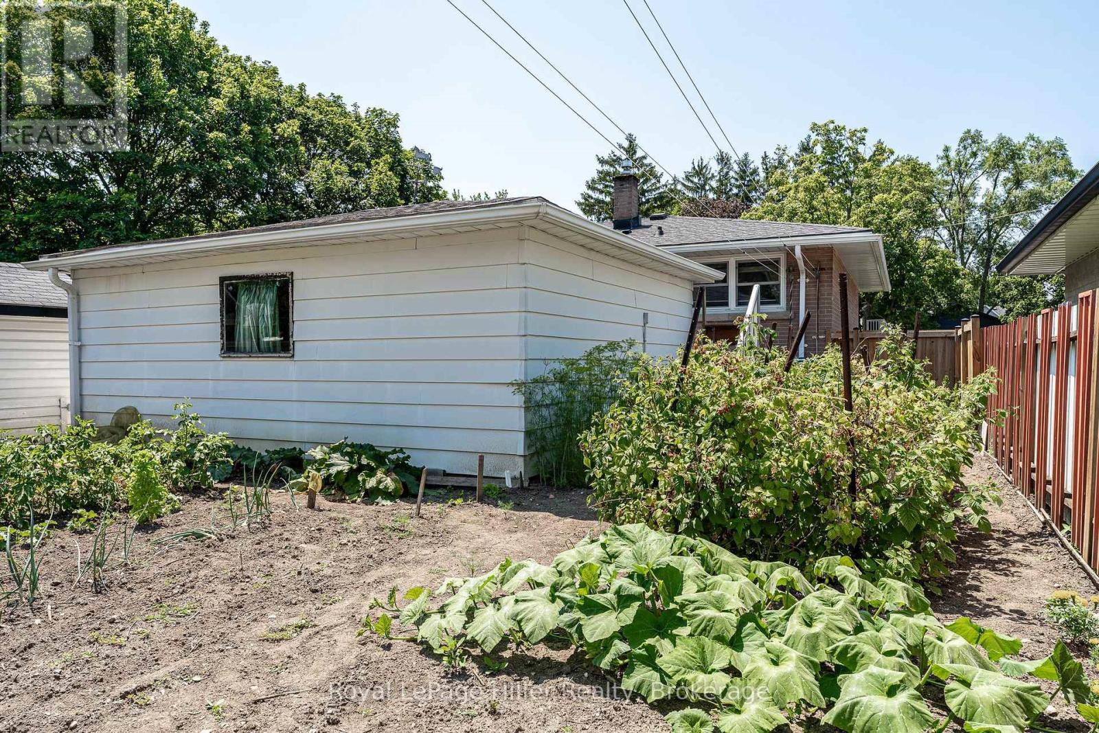 












185 STRACHAN STREET

,
Stratford,




Ontario
N5A2B4

