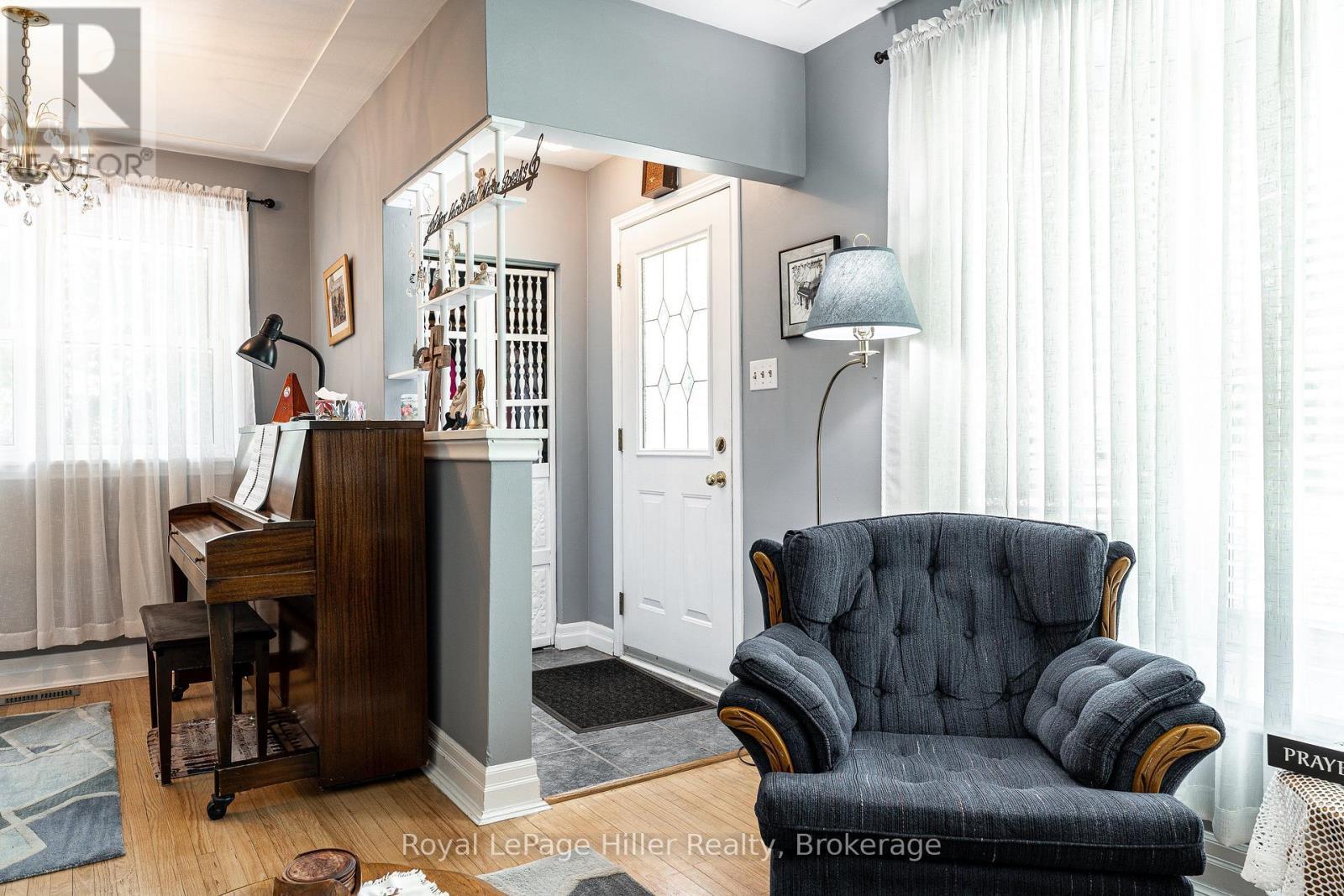 












185 STRACHAN STREET

,
Stratford,




Ontario
N5A2B4

