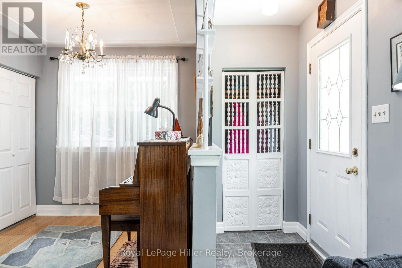 












185 STRACHAN STREET

,
Stratford,




Ontario
N5A2B4


