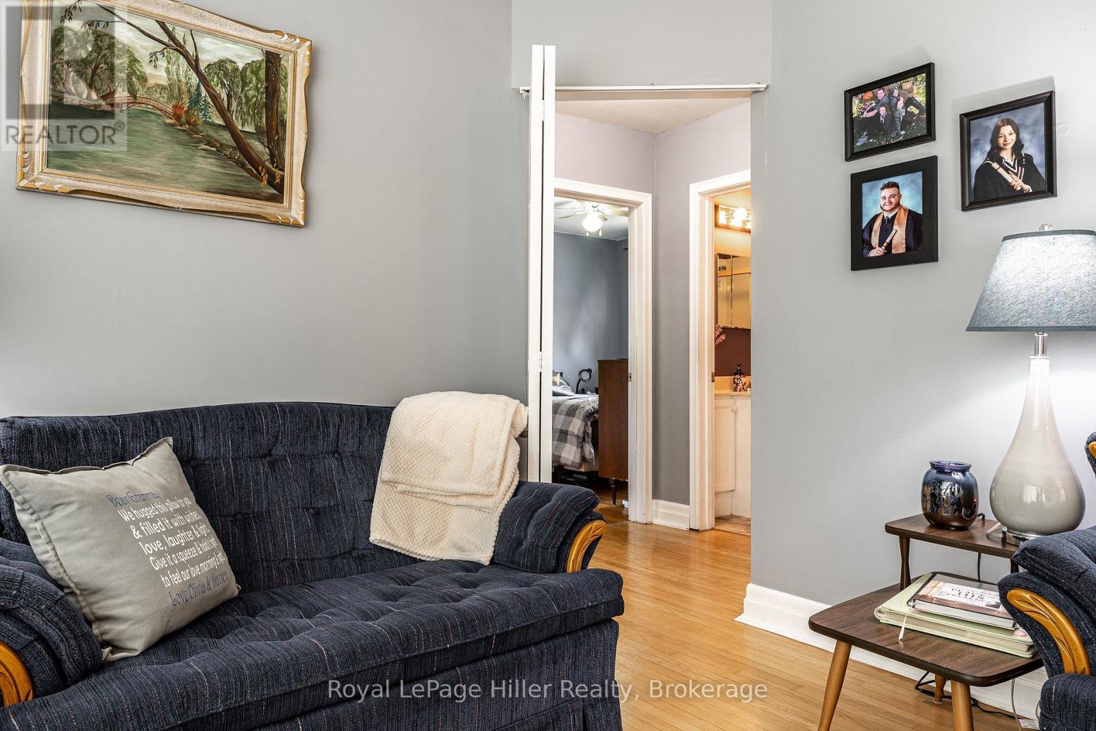 












185 STRACHAN STREET

,
Stratford,




Ontario
N5A2B4

