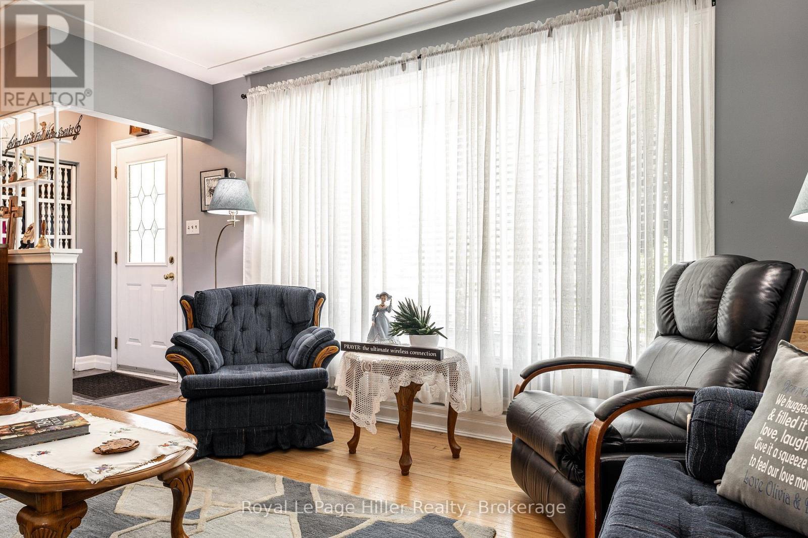 












185 STRACHAN STREET

,
Stratford,




Ontario
N5A2B4

