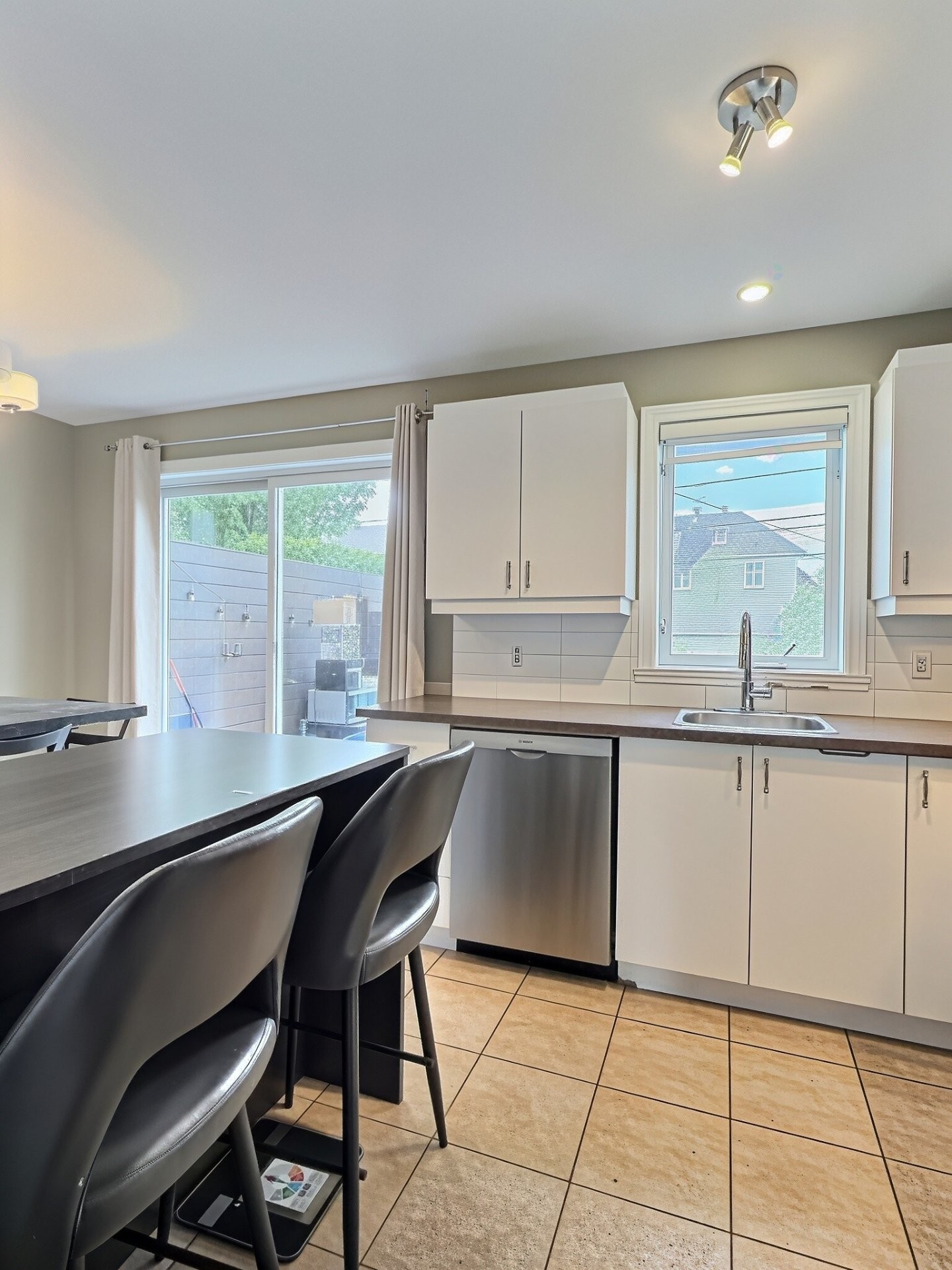 









7100


Rue J.-H.-Bellerose

,
Trois-Rivières,




QC
G9C1N1

