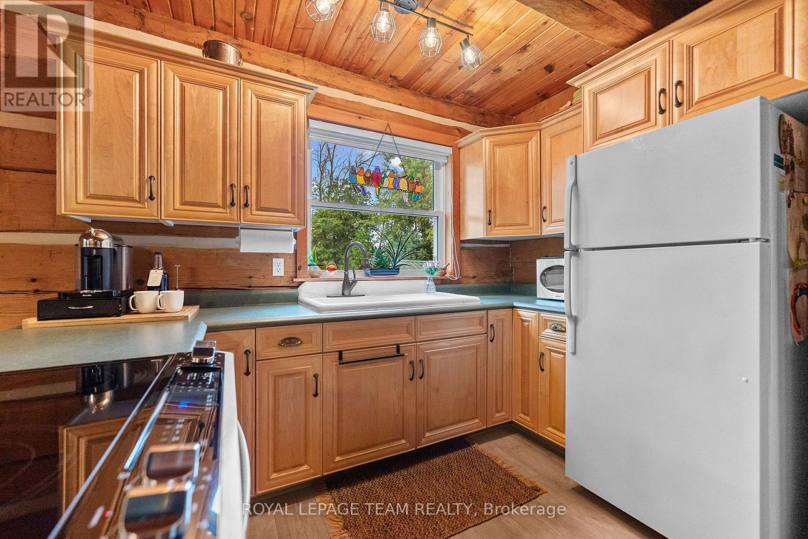 












58 HENDRY LANE

,
Whitewater Region,




Ontario
K0J1K0

