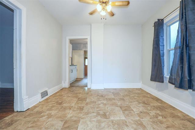 









741


Stella

AVE,
Winnipeg,




MB
R2W 2W1

