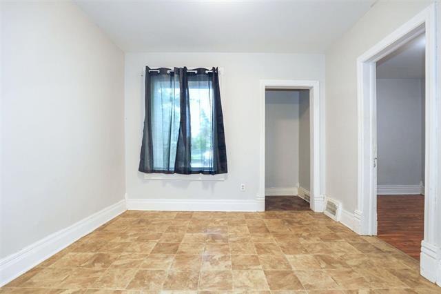 









741


Stella

AVE,
Winnipeg,




MB
R2W 2W1

