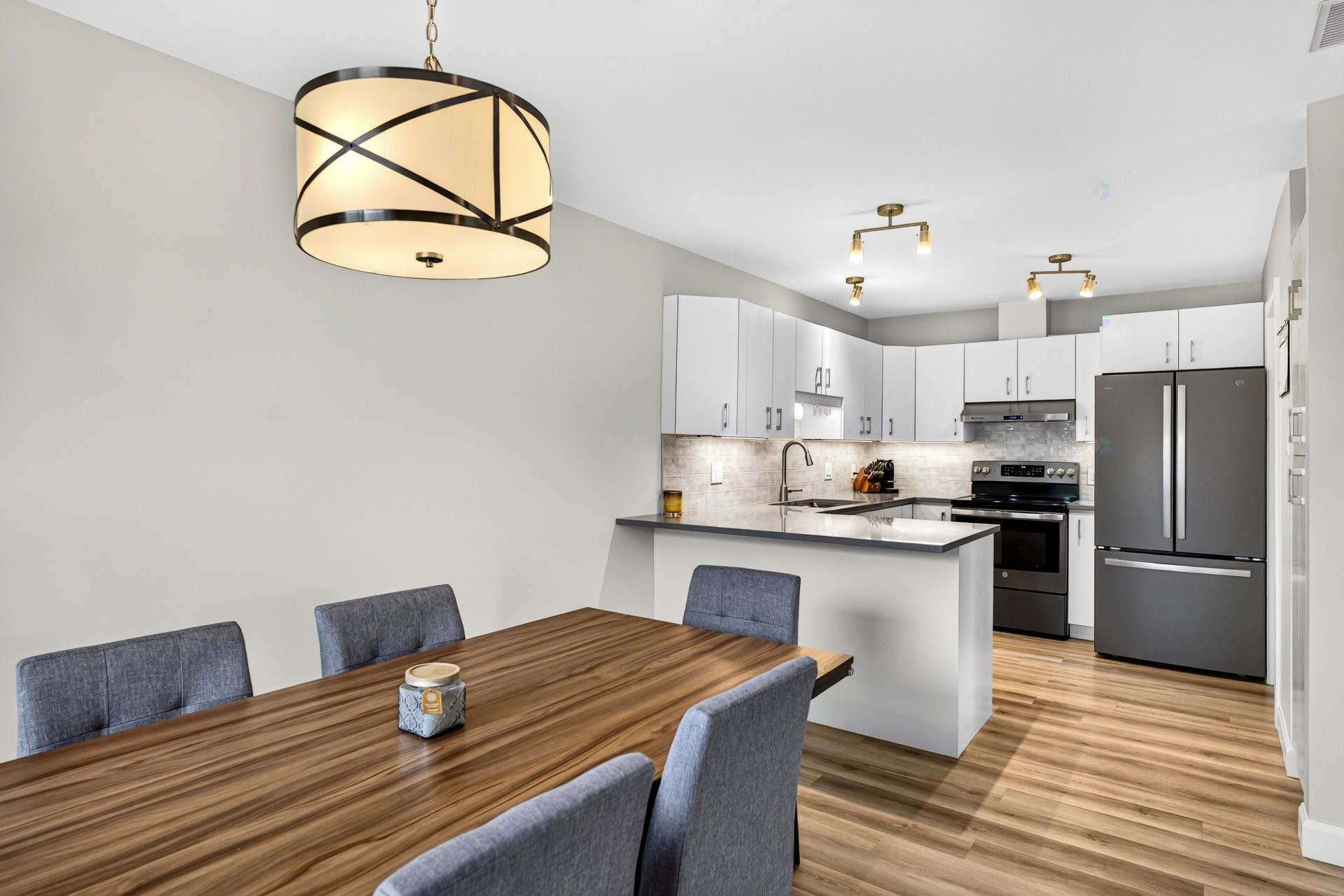 









3373


Rue Antoine-Samson

,
Sherbrooke (Les Nations),




QC
J1L2R3

