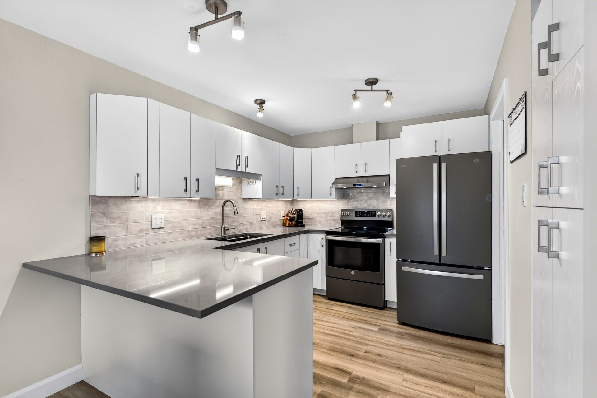 









3373


Rue Antoine-Samson

,
Sherbrooke (Les Nations),




QC
J1L2R3

