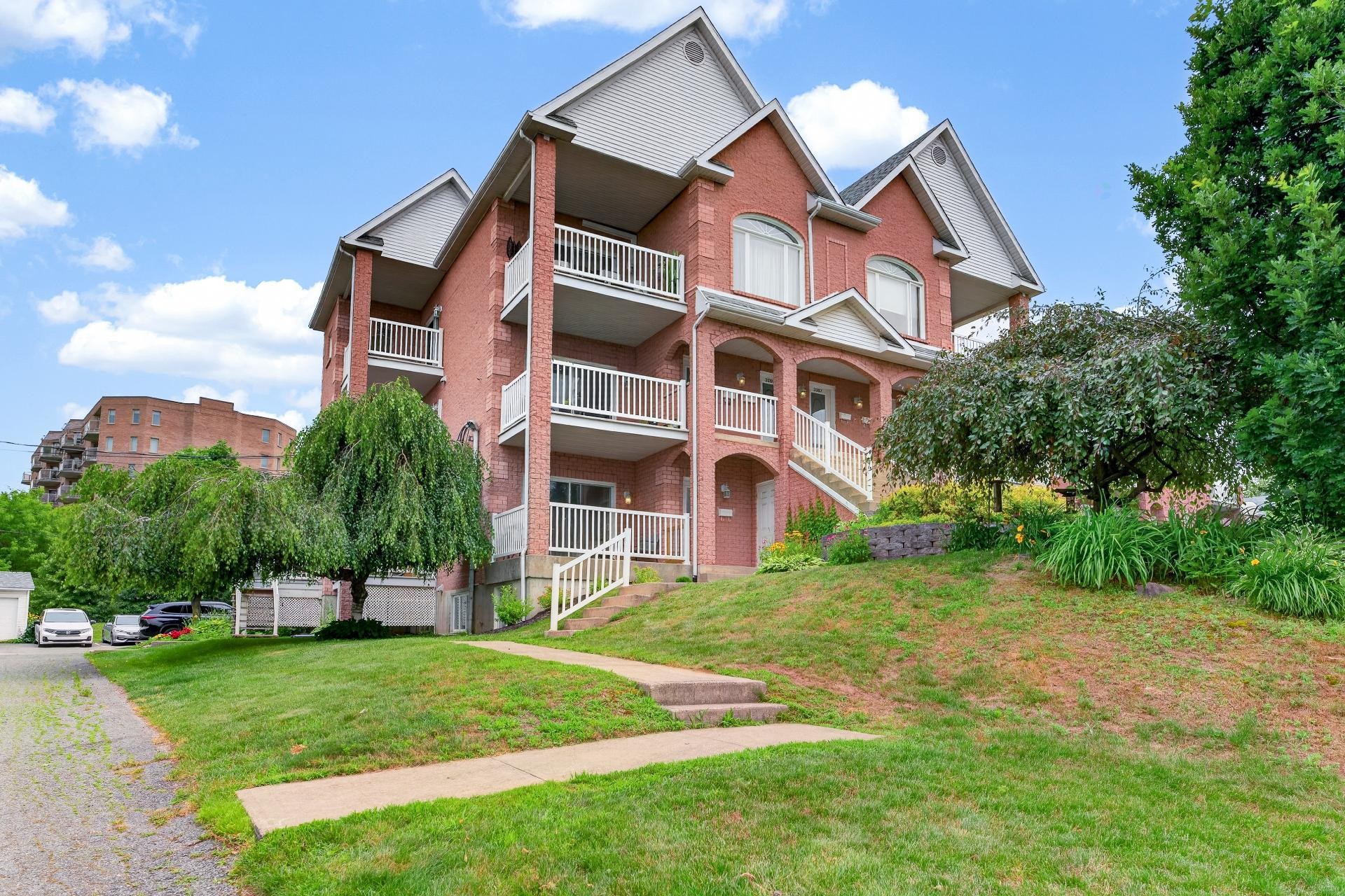 









3373


Rue Antoine-Samson

,
Sherbrooke (Les Nations),




QC
J1L2R3

