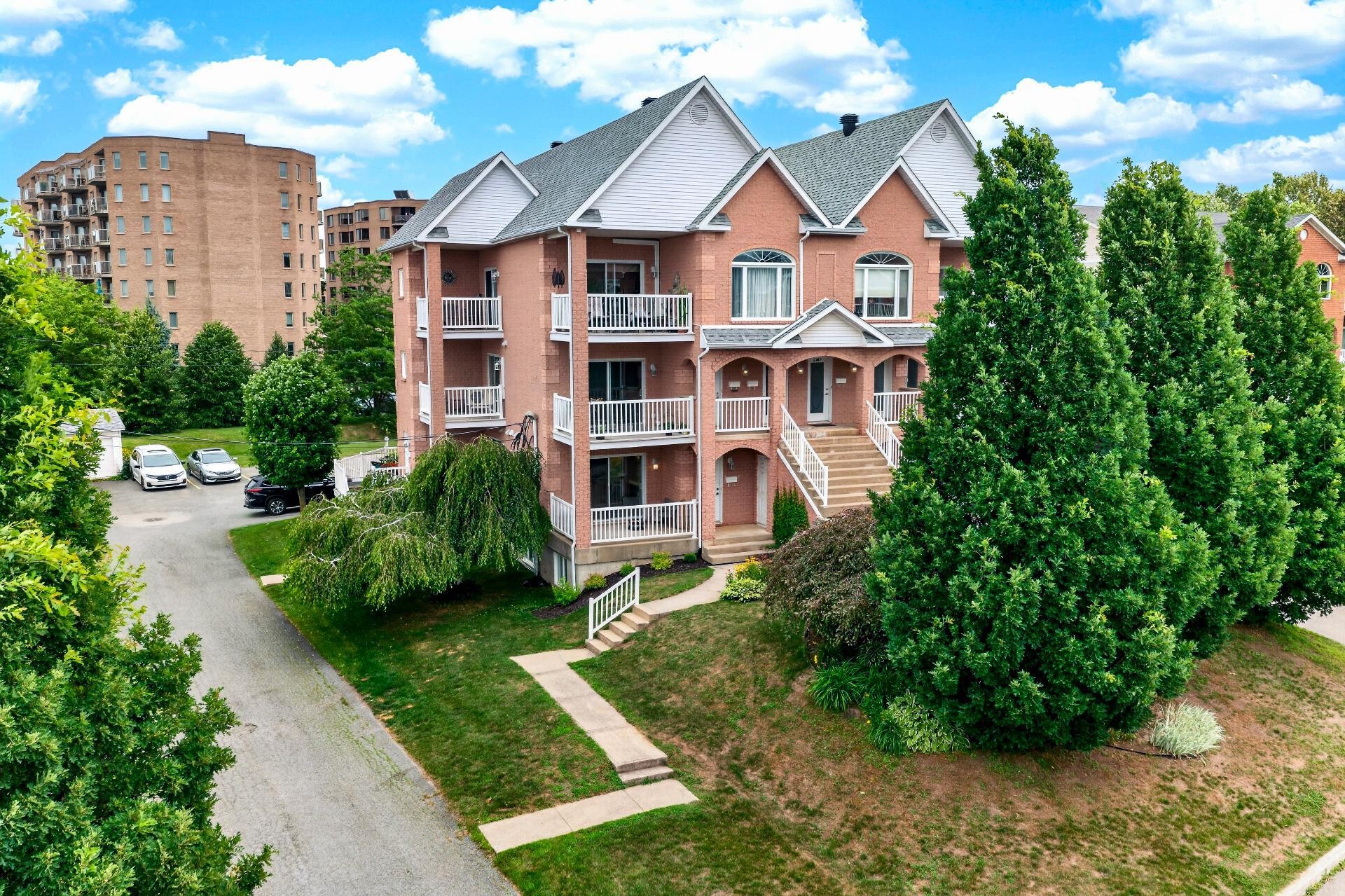 









3373


Rue Antoine-Samson

,
Sherbrooke (Les Nations),




QC
J1L2R3

