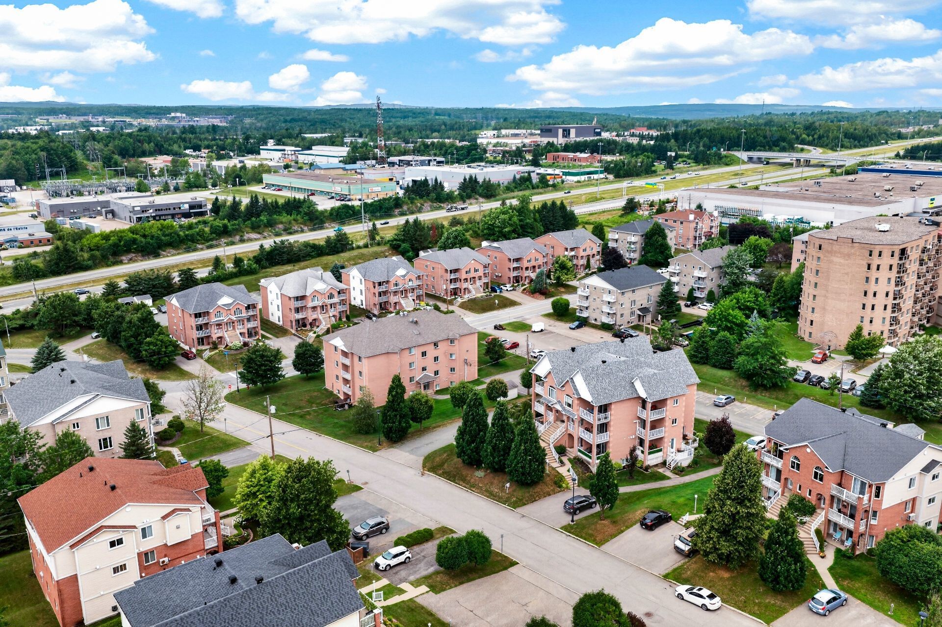 









3373


Rue Antoine-Samson

,
Sherbrooke (Les Nations),




QC
J1L2R3

