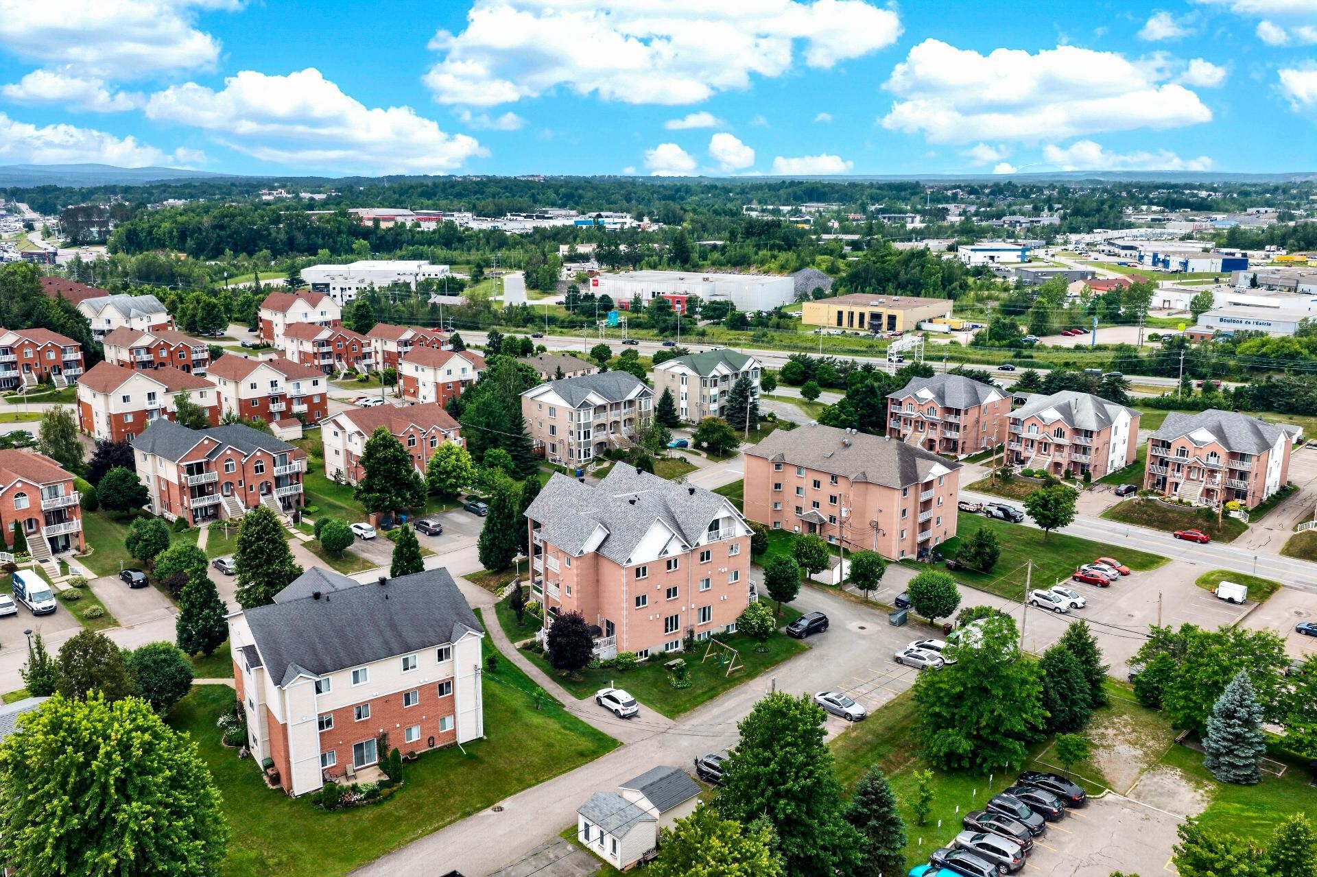 









3373


Rue Antoine-Samson

,
Sherbrooke (Les Nations),




QC
J1L2R3

